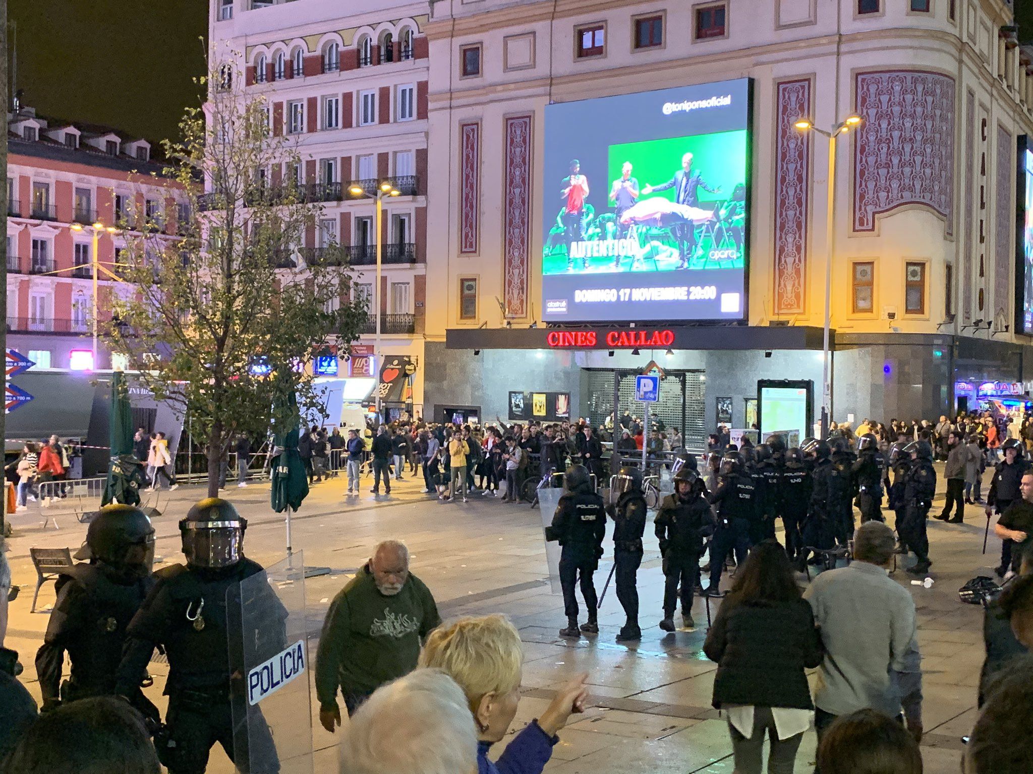 Disturbios en el centro de Madrid, anoche. FOTO: FRANCISCO FERNÁNDEZ