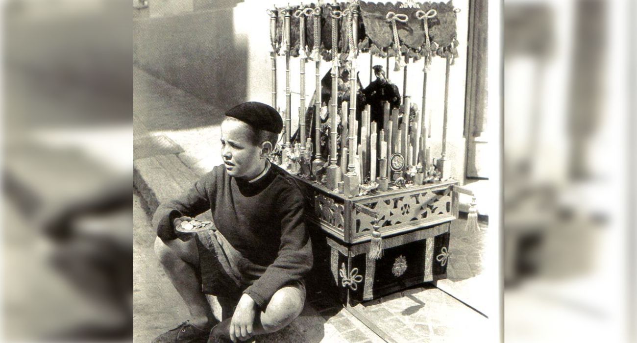 La emotiva imagen que nos lleva a la Semana Santa de Jerez de mediados del siglo pasado.   EDUARDO PEREIRAS