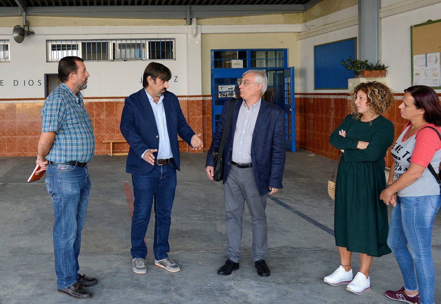 El delegado Juan Antonio Cabello, de visita en el CEIP San Juan de Dios.