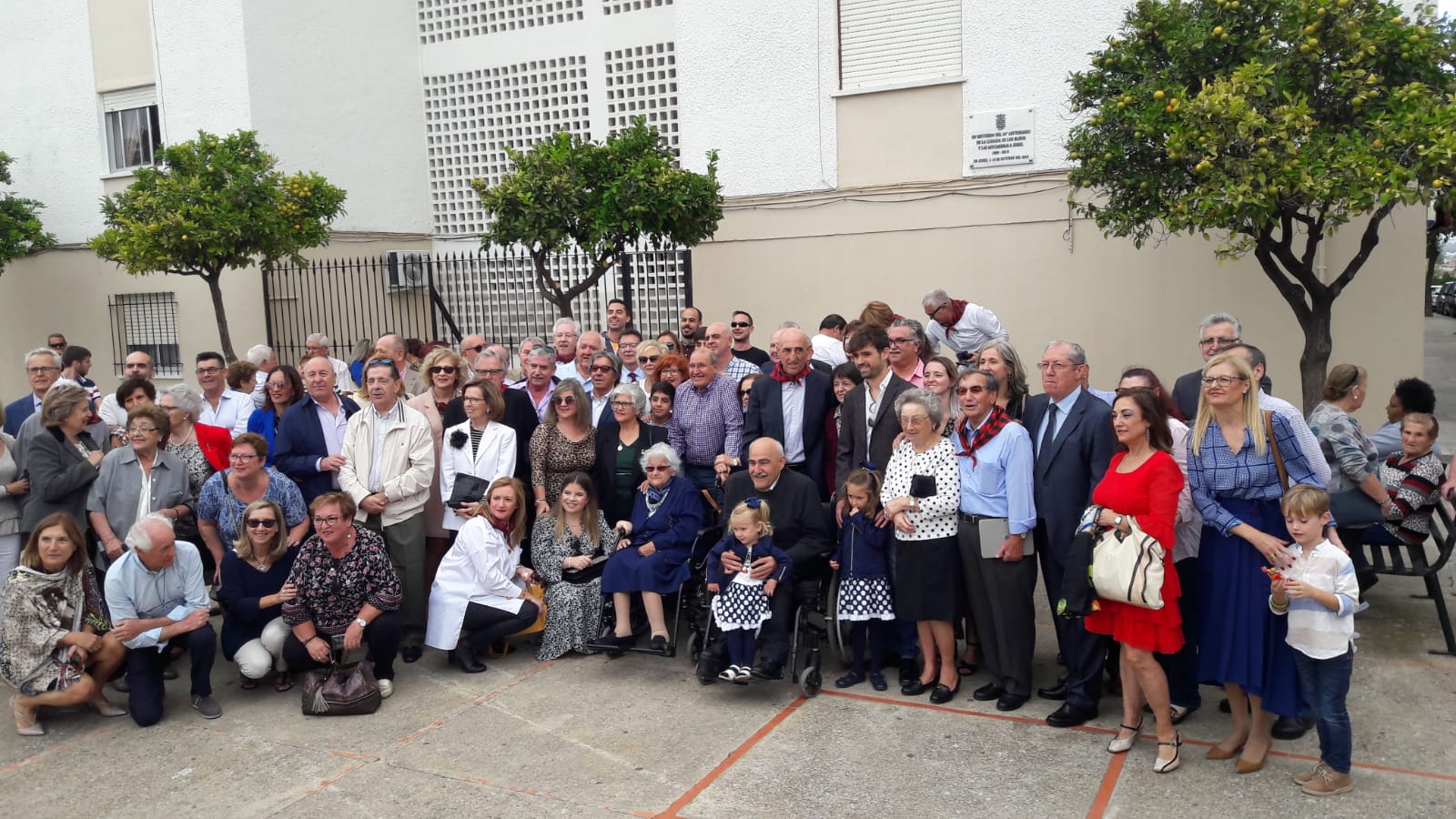 Foto de familia de los homenajeados.