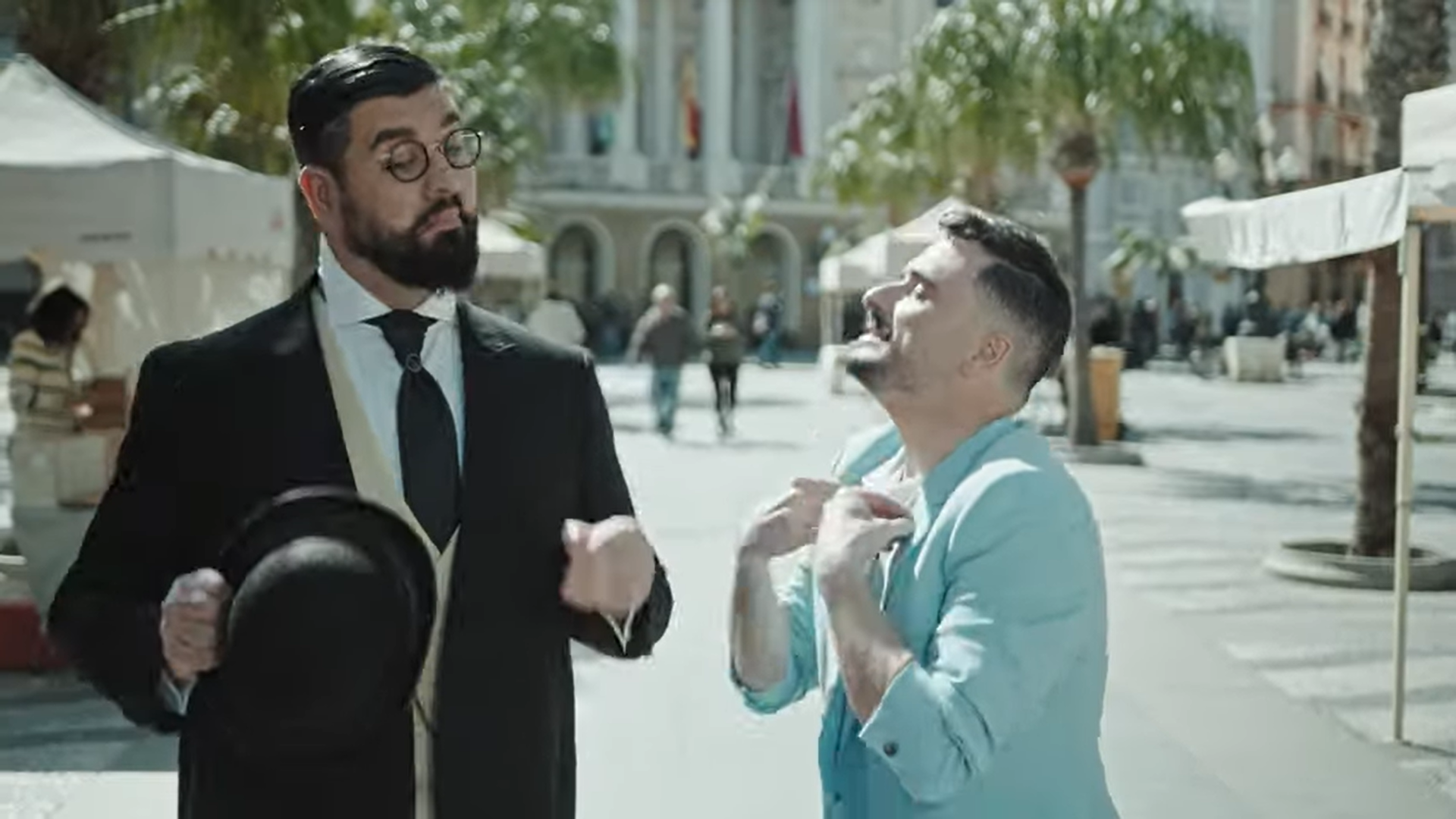 Manu Sánchez y Riki Rivera en el videoclip de 'La Lengua'.
