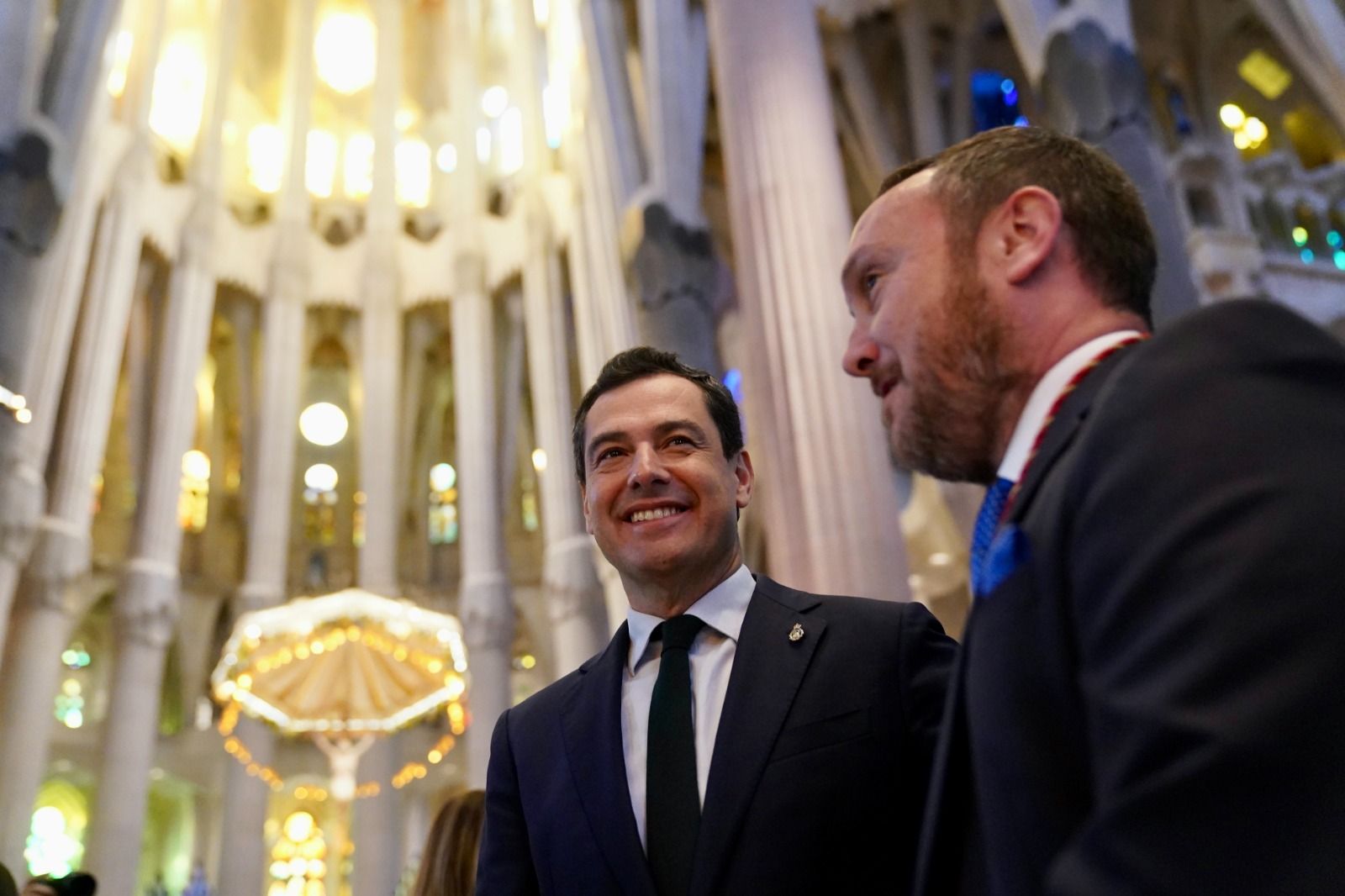 Juanma Moreno en la Sagrada Familia.