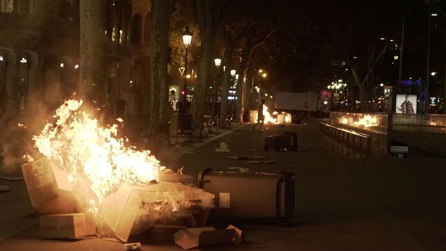 Barricadas en las calles de Barcelona. FOTO: SONIA CALVO/ELDIARIO.ES