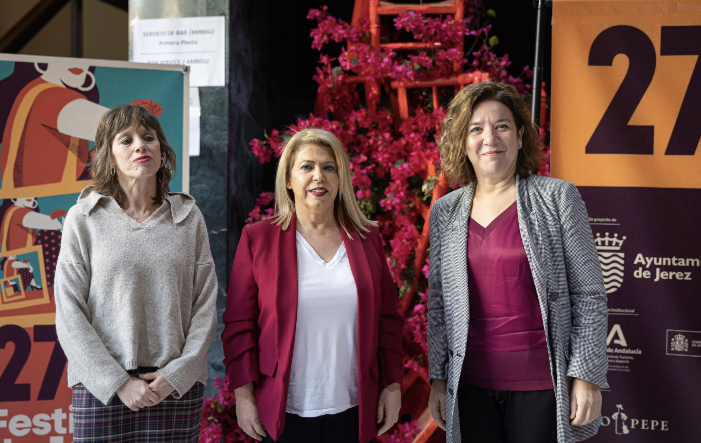 La exalcaldesa Mamen Sánchez, entre Laura Álvarez (izda. en la foto), e Isamay Benavente, hasta ahora directora de Villamarta y del Festival de Jerez.