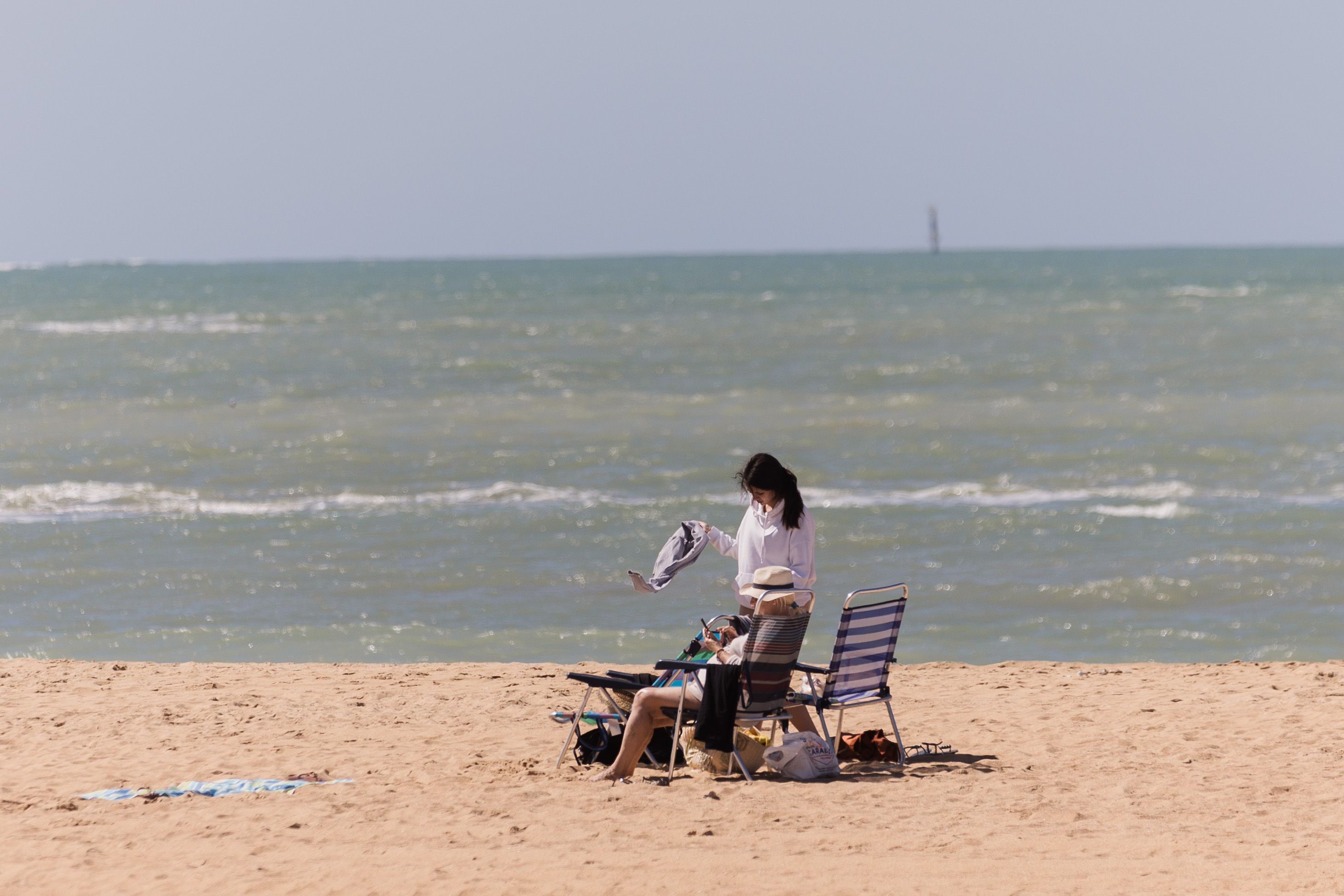 Las buenas temperaturas de estos días han adelantado los días de playa.