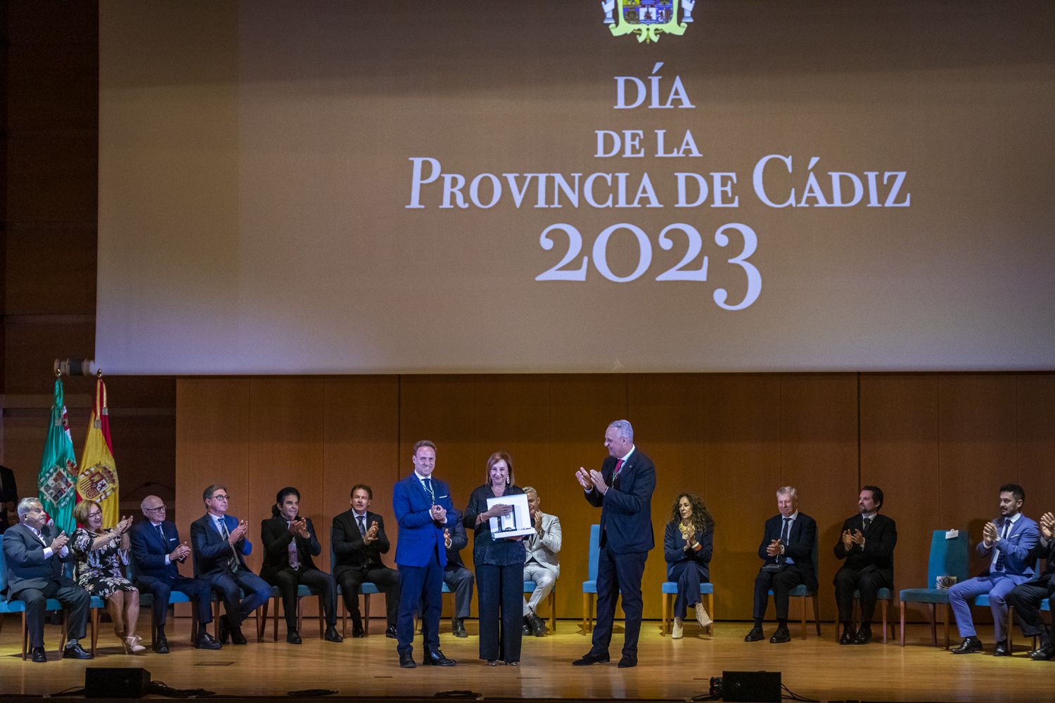 Ana Isabel Villagómez recoge la distinción en el Día de la Provincia de Cádiz.