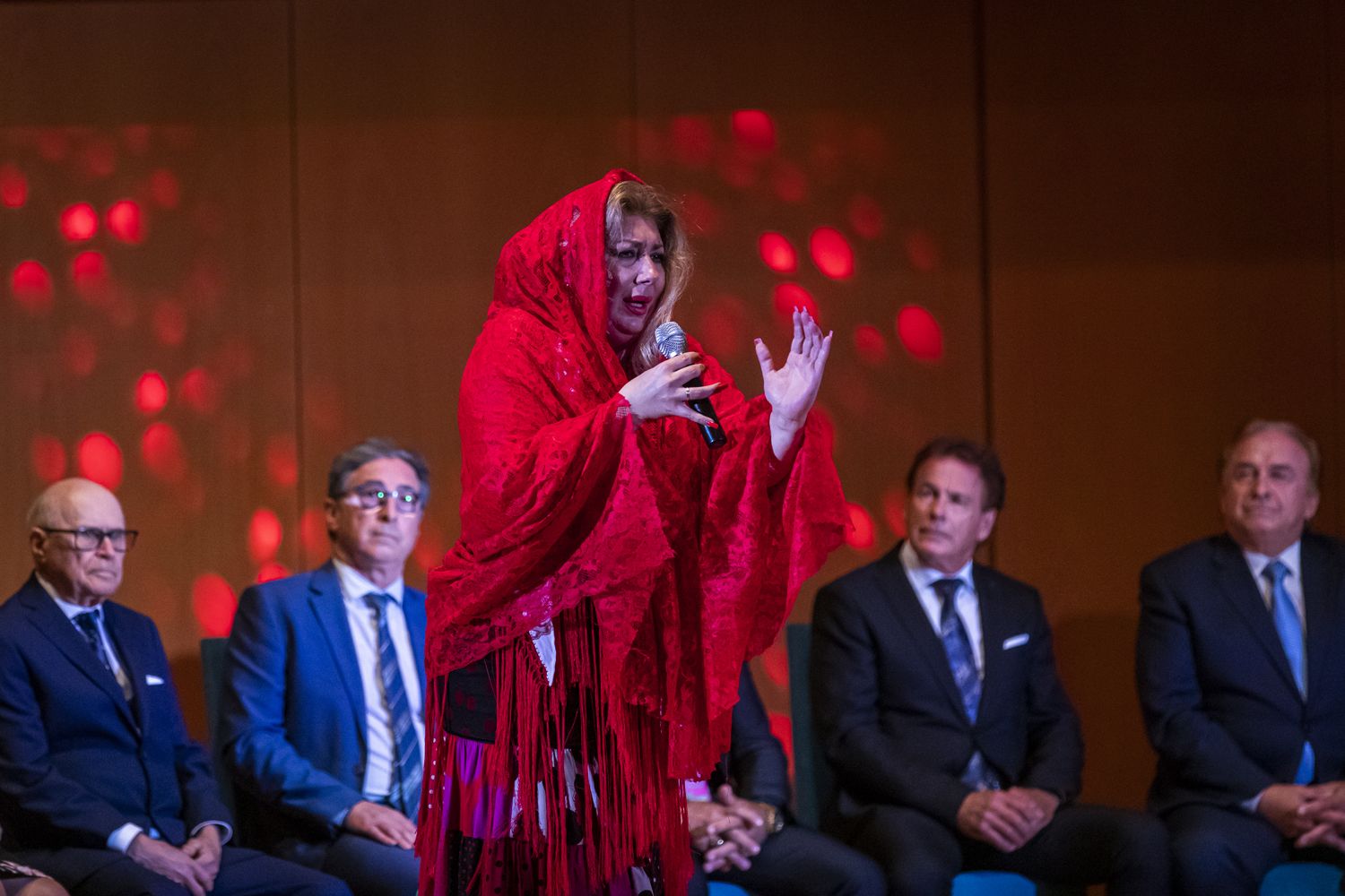 Mara Rey, durante su actuación en el Día de la Provincia, donde también ha homenajeado a Lola. Mara Rey, durante su actuación en el Día de la Provincia, donde también ha homenajeado a Lola.