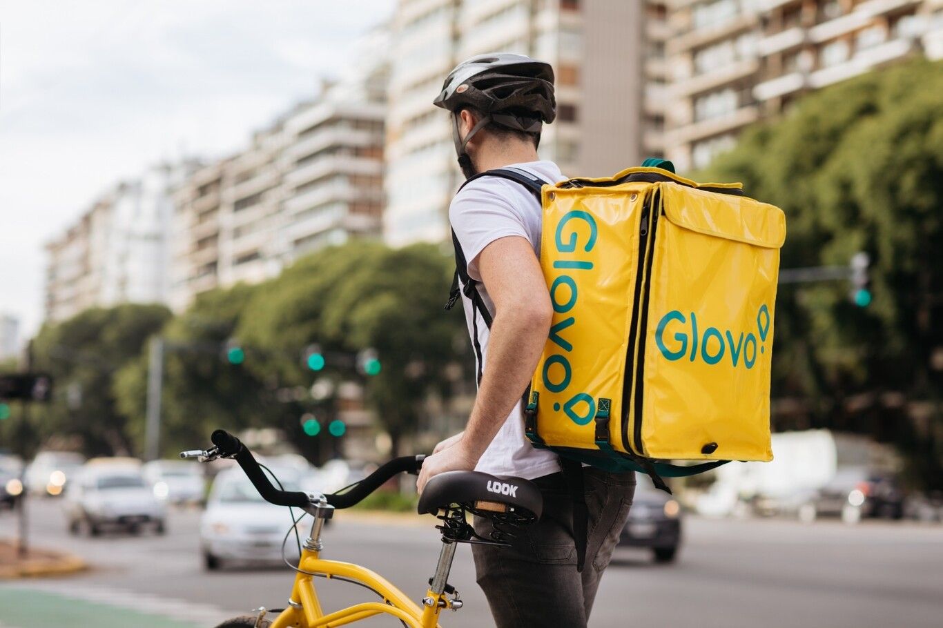 Un repartidor de la empresa Glovo. Un repartidor de la empresa Glovo.