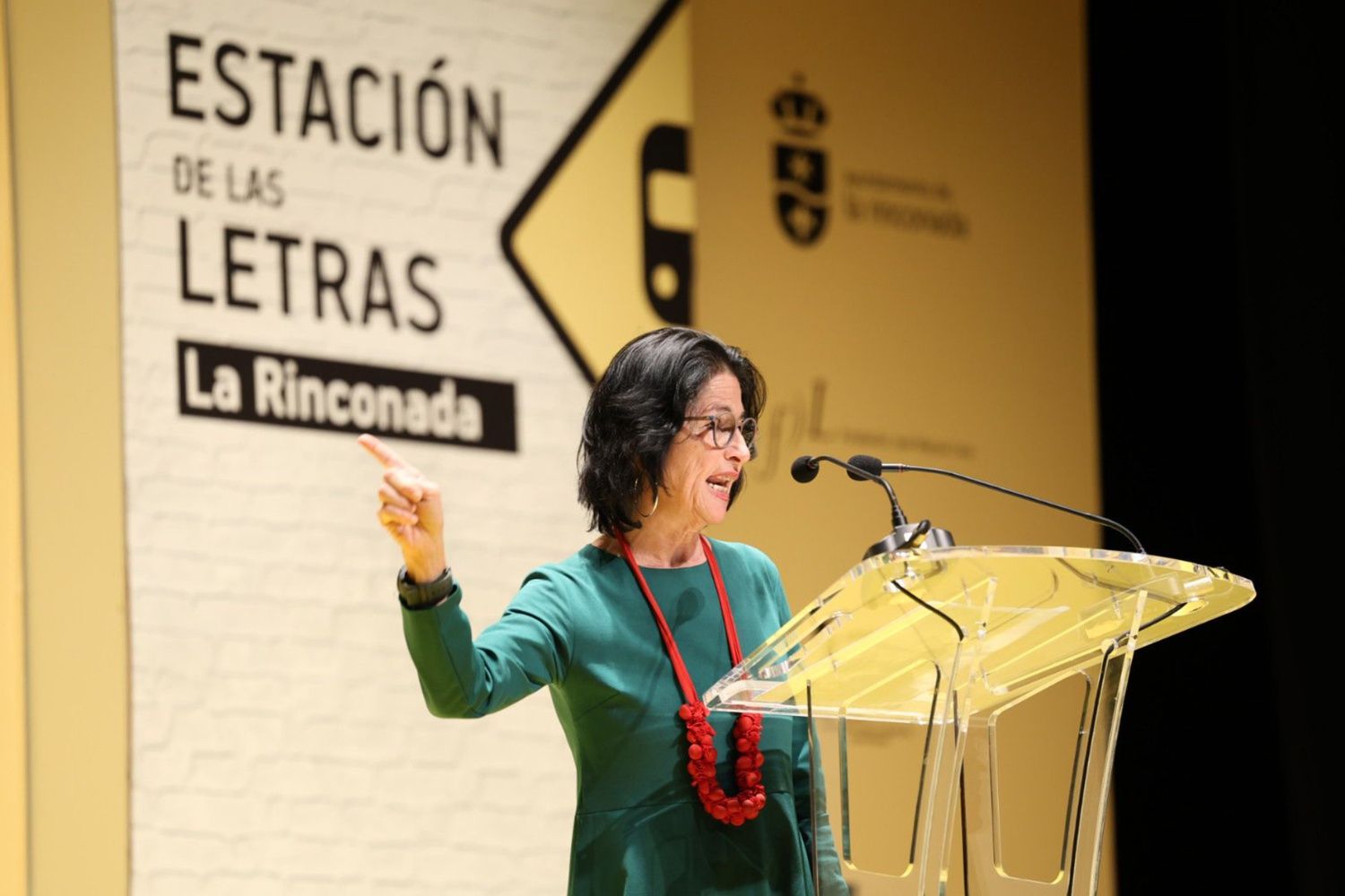 Mercedes de Pablos, durante el pregón con el que ha inaugurado La Estación de las Letras, en La Rinconada, este martes.