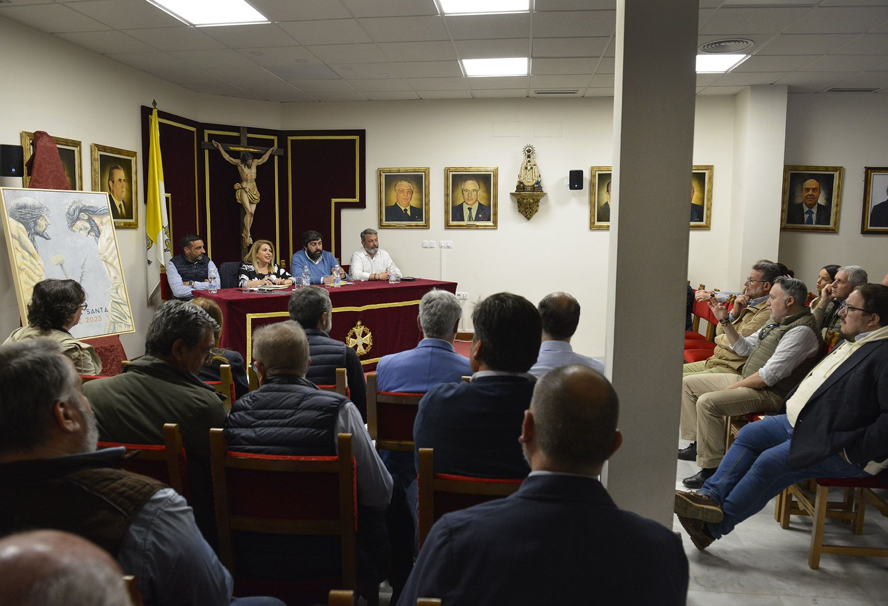 Ayuntamiento y hermanos mayores ultiman las necesidades de cara a la Semana Santa de Jerez. En la imagen, la alcaldesa, los delegados Diaz y Pérez, y el presidente del Consejo en la reunión.  
