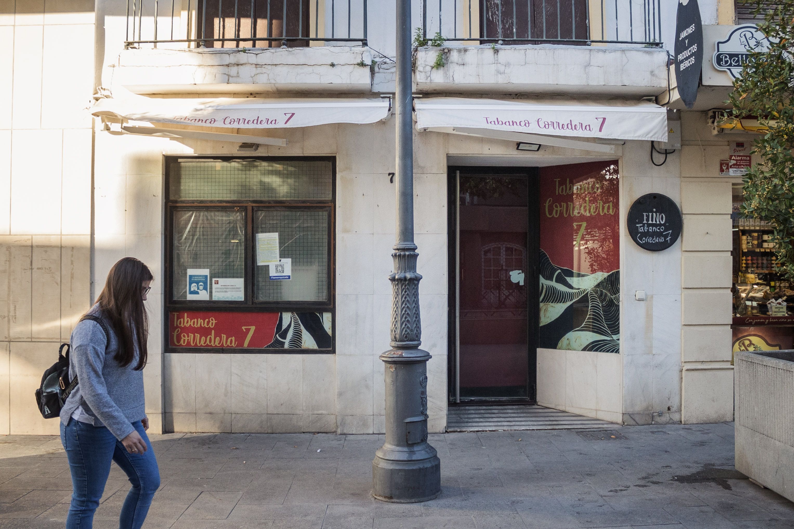 Un conocido tabanco del centro de Jerez, que cerró para dar paso a pisos turísticos.