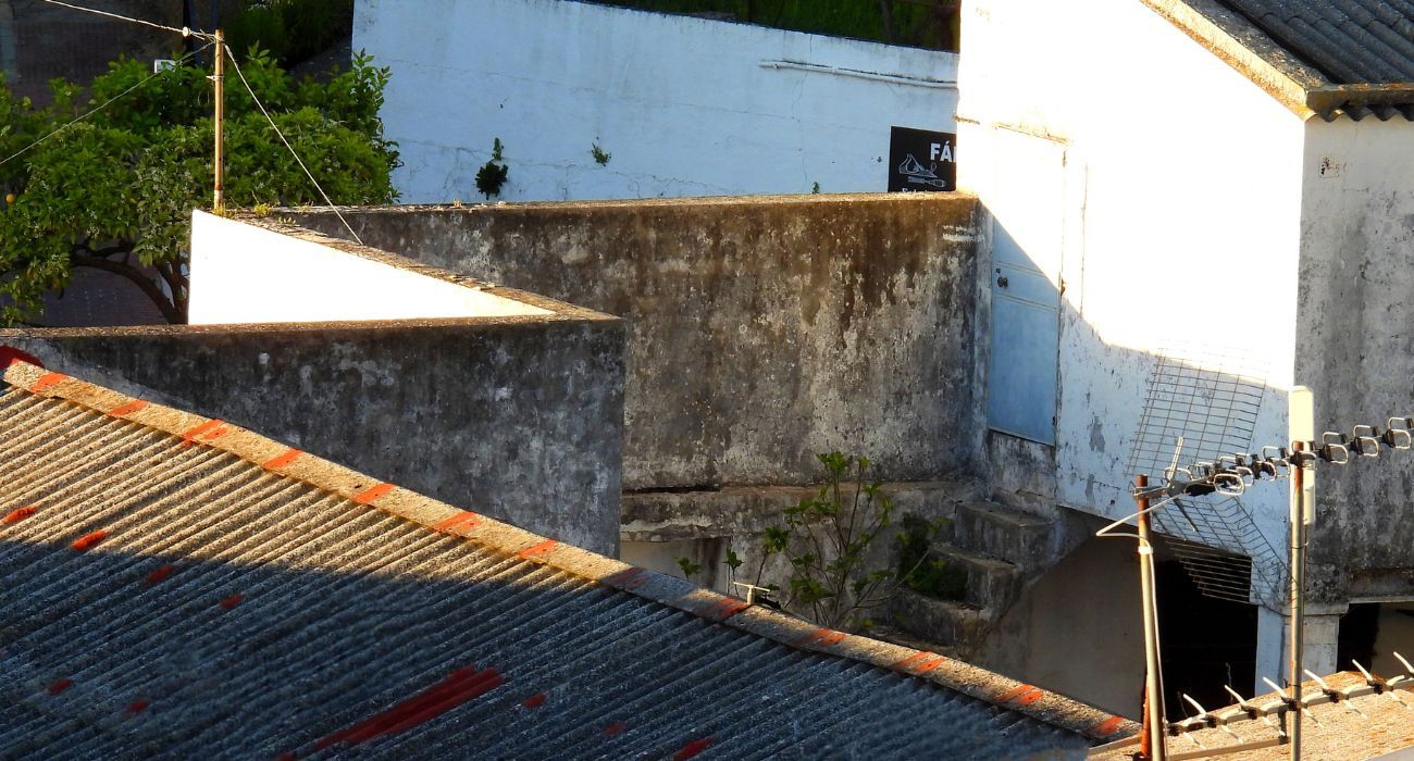 Techos con amianto en un municipio de la Sierra de Cádiz.