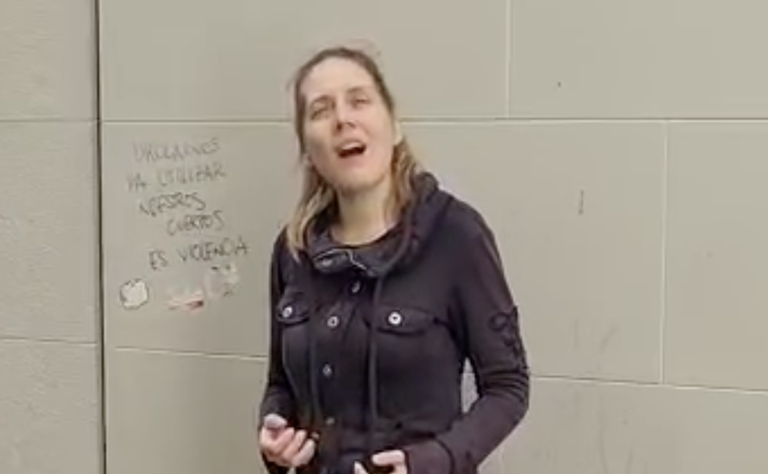 Christina Harslem, cantante alemana que ha sorprendido a los vecinos de Cádiz. 