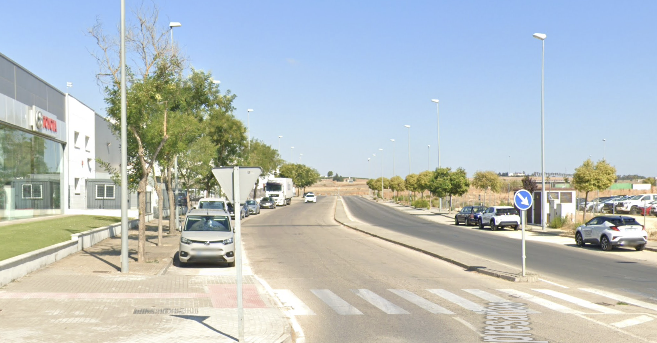 En la imagen de Google Maps, concesionario de Toyota y suelos, justo enfrente, de La Norieta, donde abrirá el concesionario de coches de lujo en Jerez.