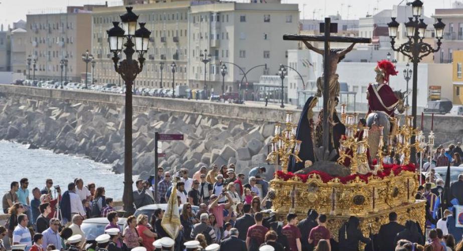 Onda Cádiz realizará más de 65 horas en directo, con una programación de Semana Santa que comenzará con el pregón. En la imagen, Las Aguas en una retransmisión del canal gaditano. 