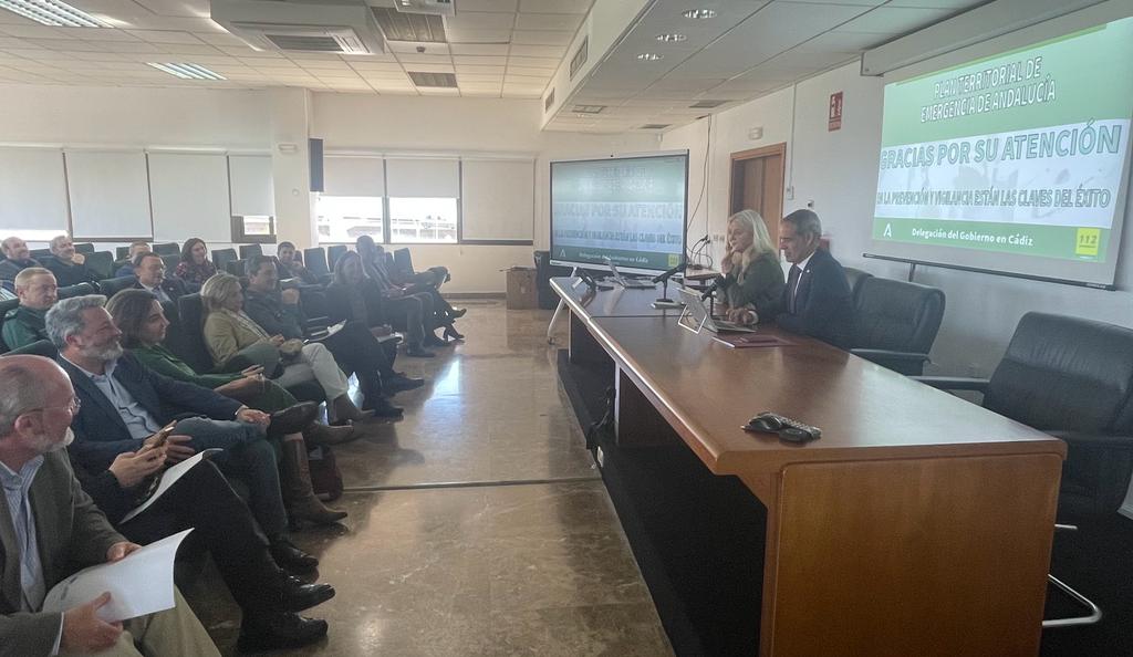 Un instante de la reunión preparatoria del plan para el Mundial de Motociclismo.