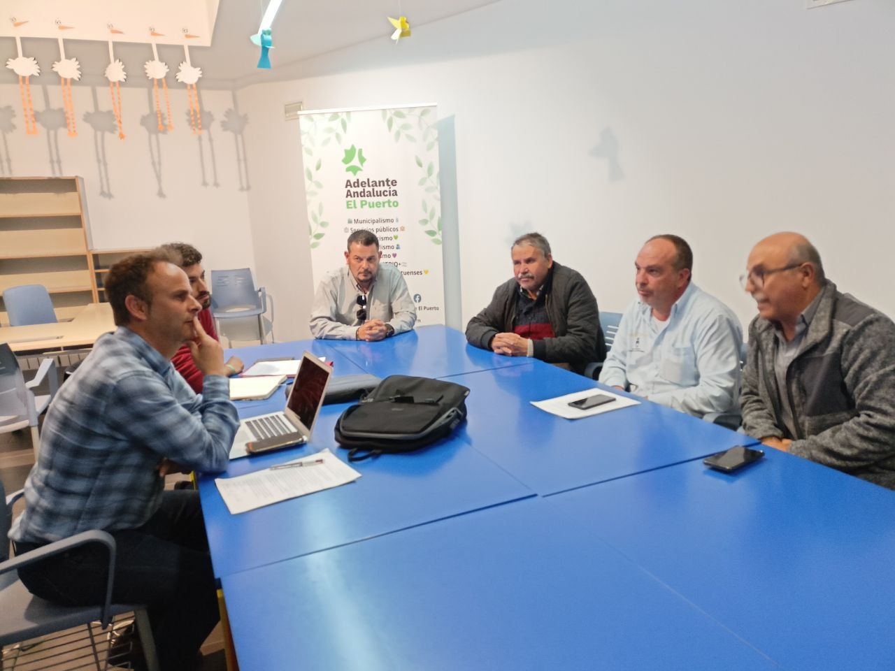 Reunión de Adelante El Puerto con los taxistas. 