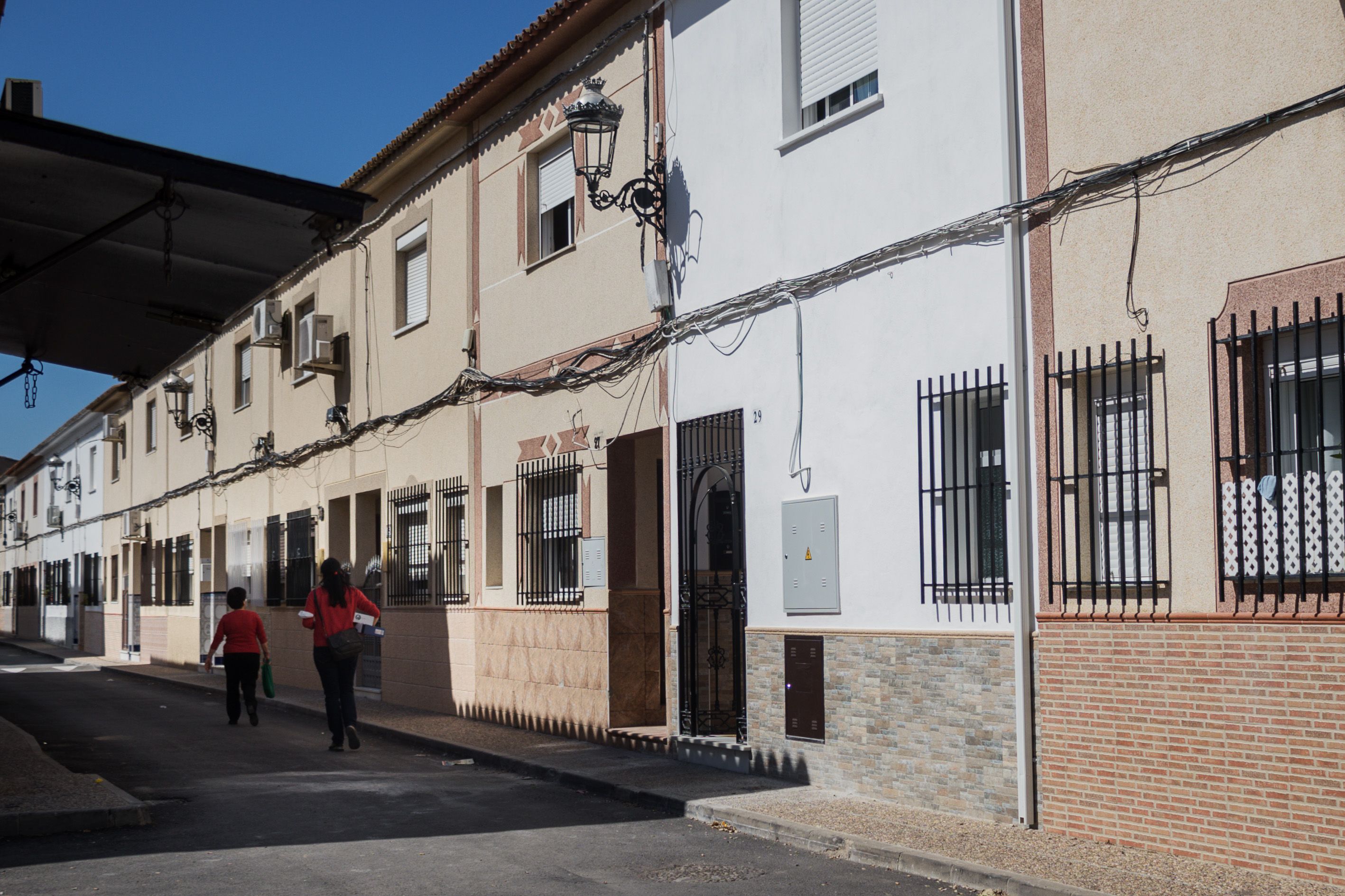 El número 29, en la planta alta, es la sede de la empresa renombrada, en Guadalcacín (Jerez), que ha recibido 4 millones por dos contratos de emergencia con la Junta.