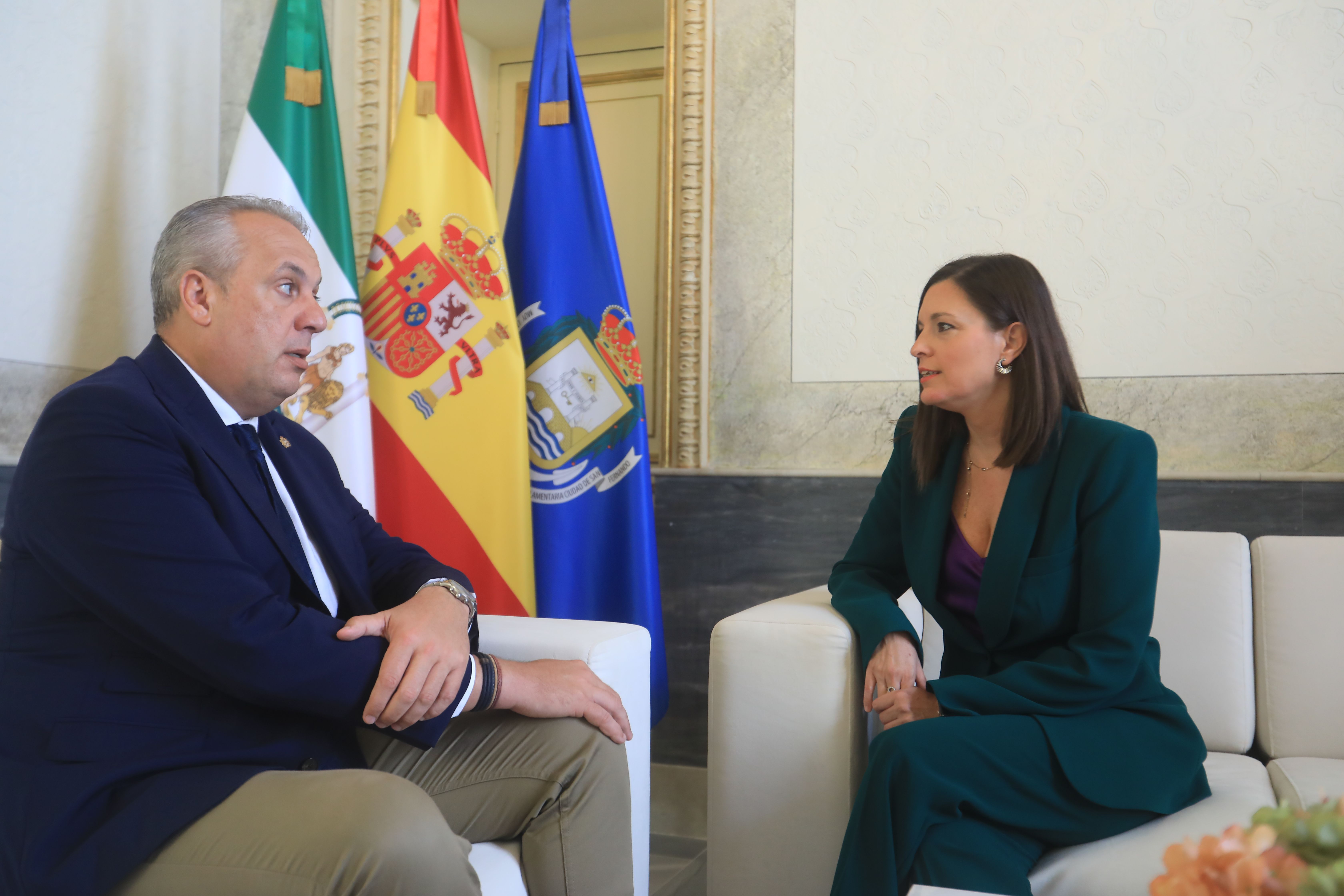 El presidente de la Diputación y la alcaldesa de San Fernando en la reunión mantenida sobre la magna mariana.