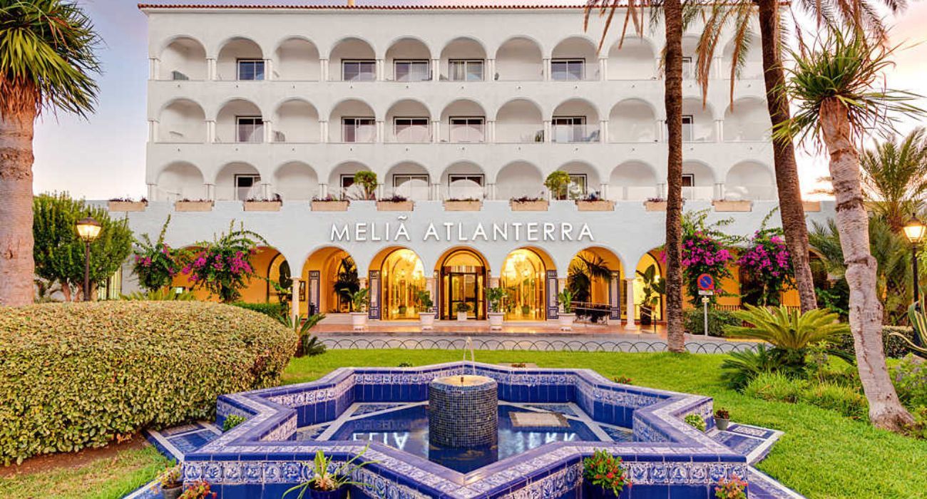 Imagen de la entrada del Hotel Meliá Atlanterra.