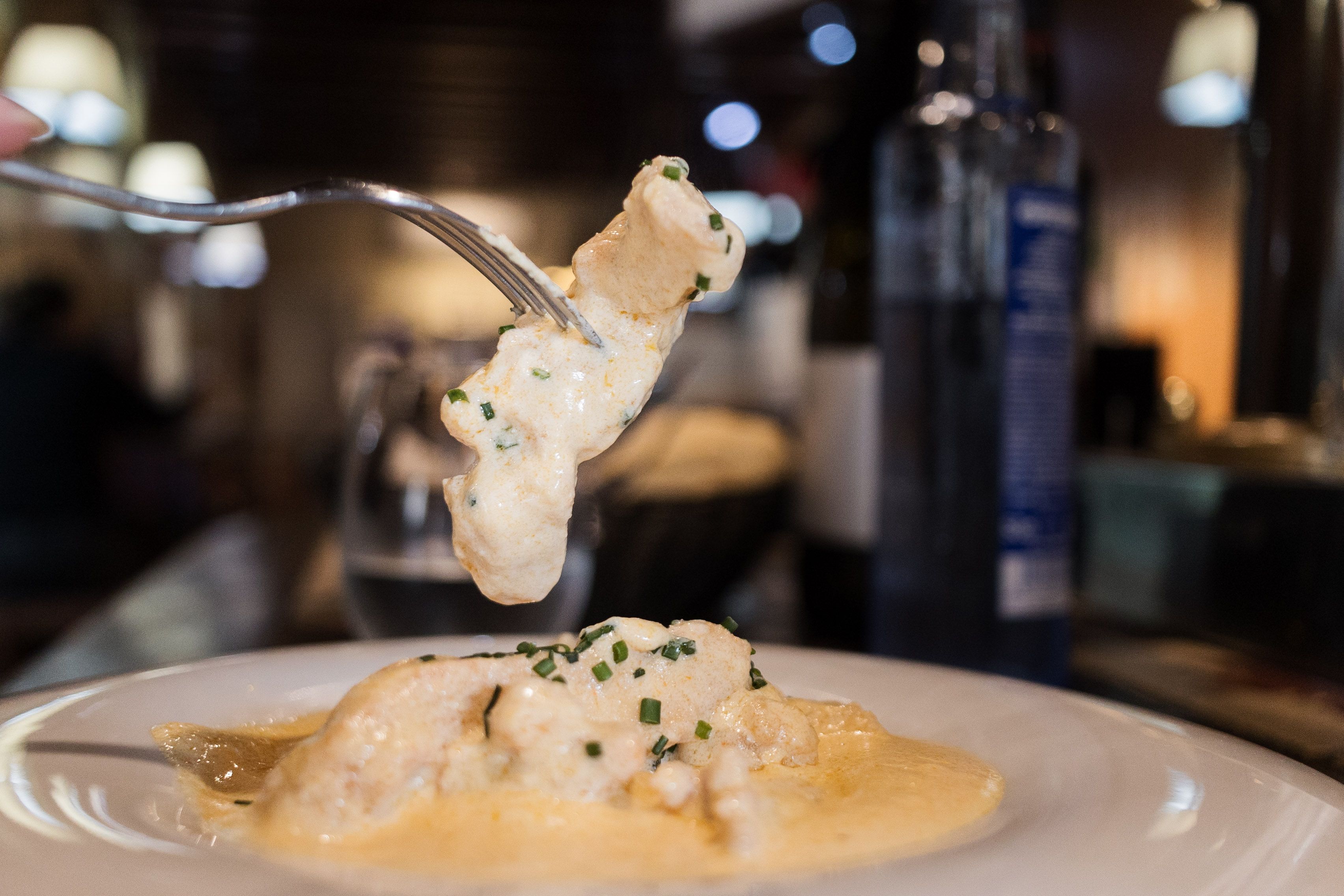 Plato de arroz con curry.