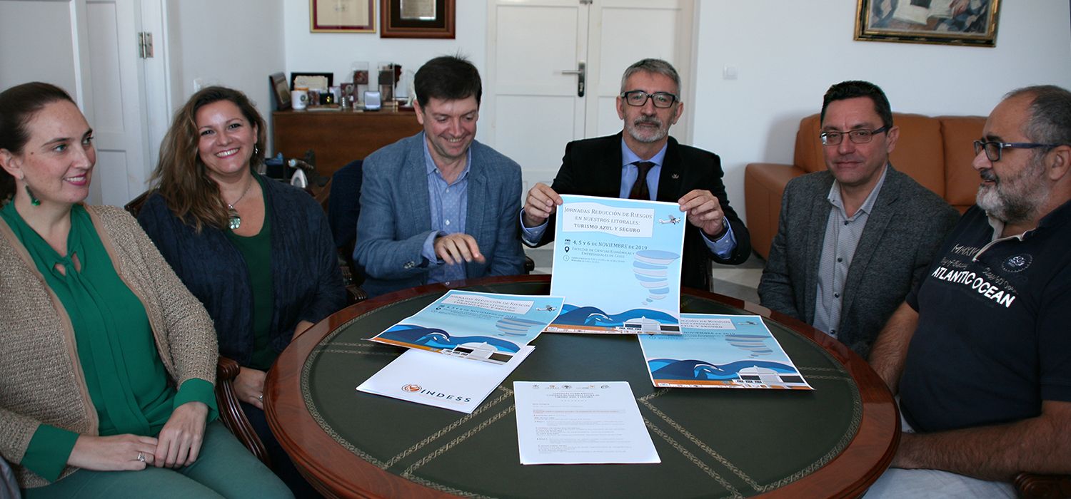 El rector de la UCA, Francisco Piniella, durante la presentación de las jornadas.