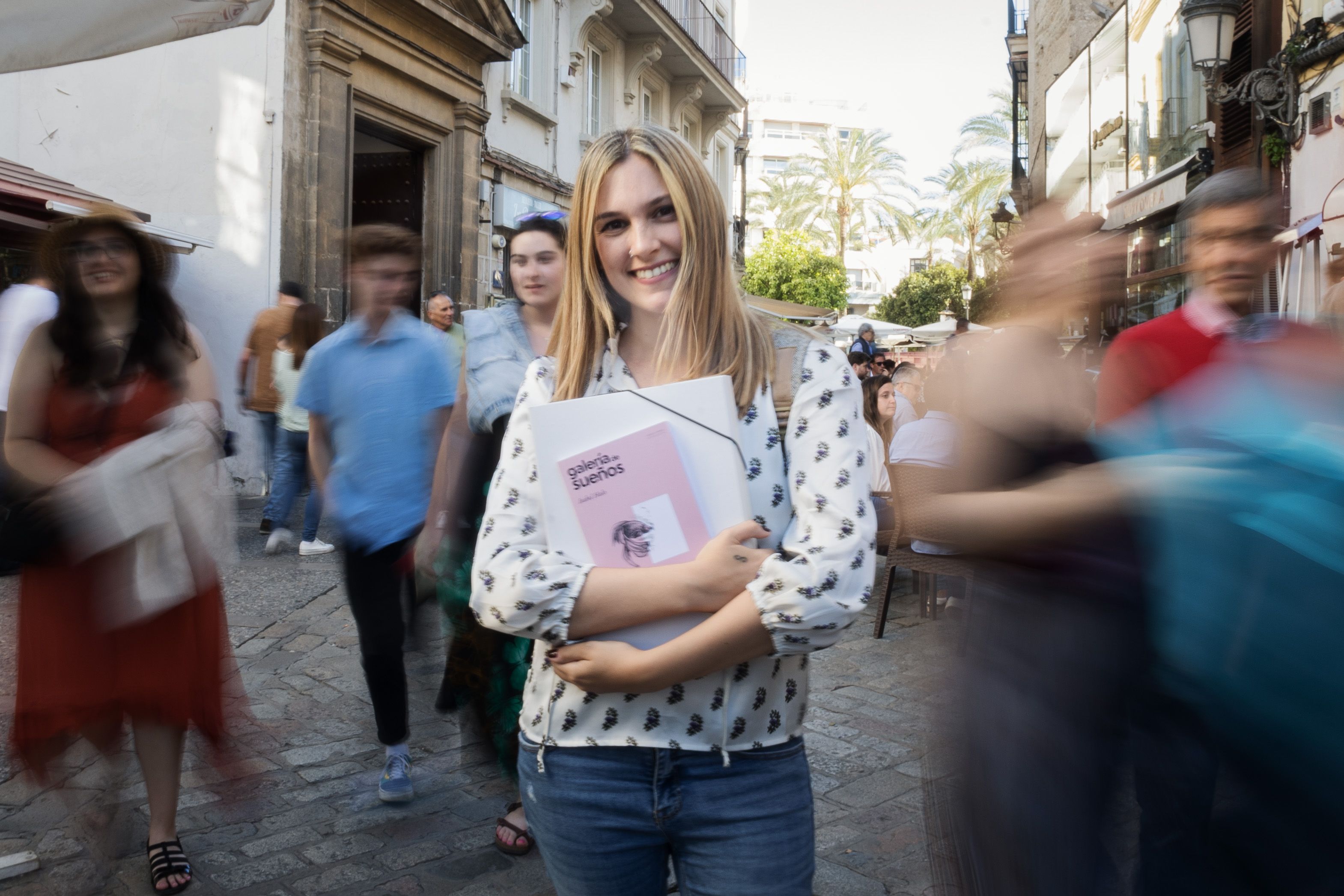 Isabel Halo bucea en su subconsciente con su libro 'Galería de sueños'.