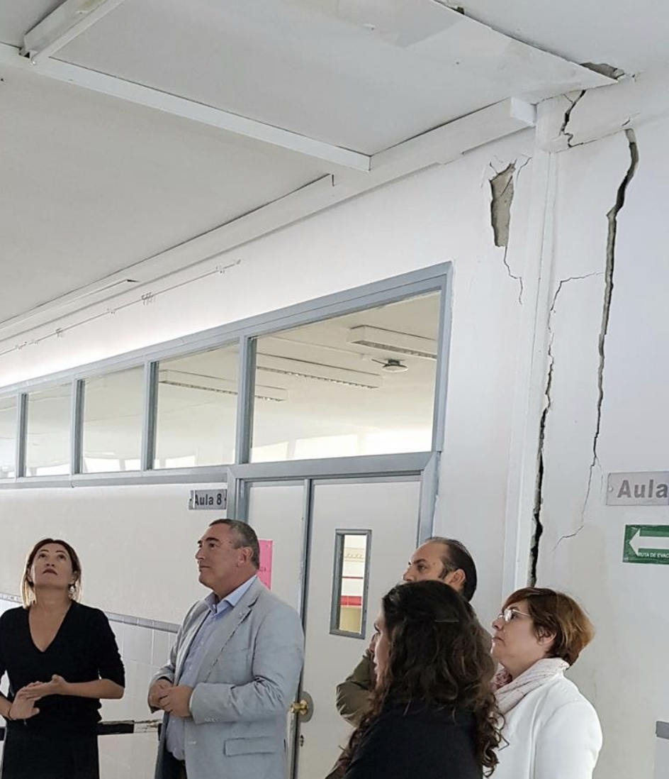 Grietas en un centro educativo de la Sierra de Cádiz.