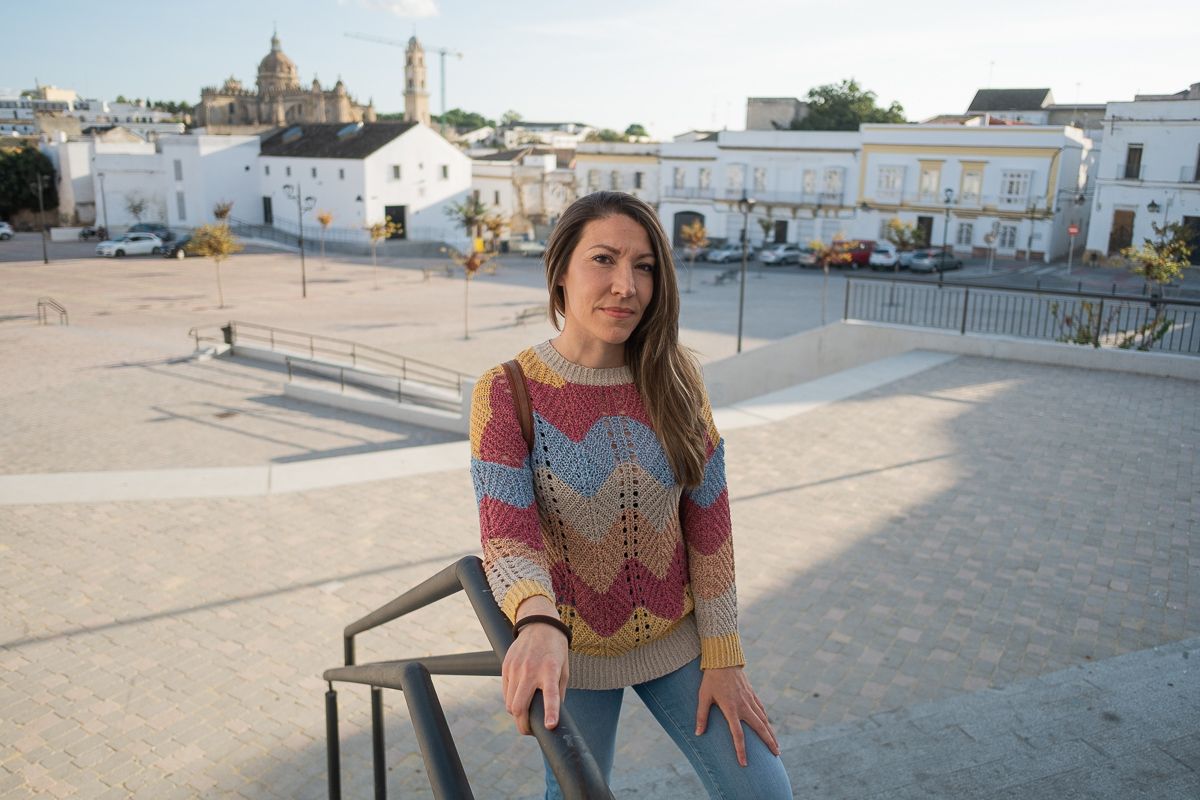 Tamara Jiménez, nueva presidenta de la asociación de vecinos del centro histórico de Jerez, este martes en la plaza Belén. FOTO: MANU GARCÍA