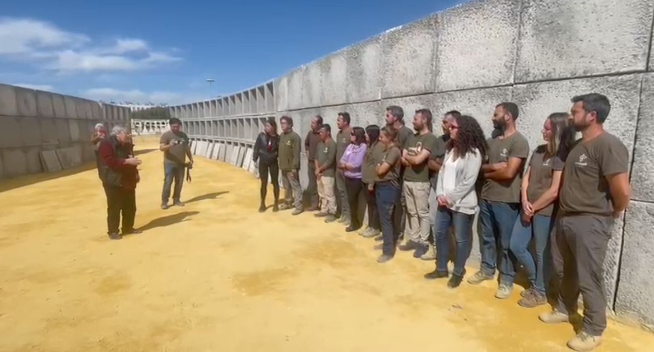 Manuel Gerena, cantando en el cementerio sevillano de San Fernando.