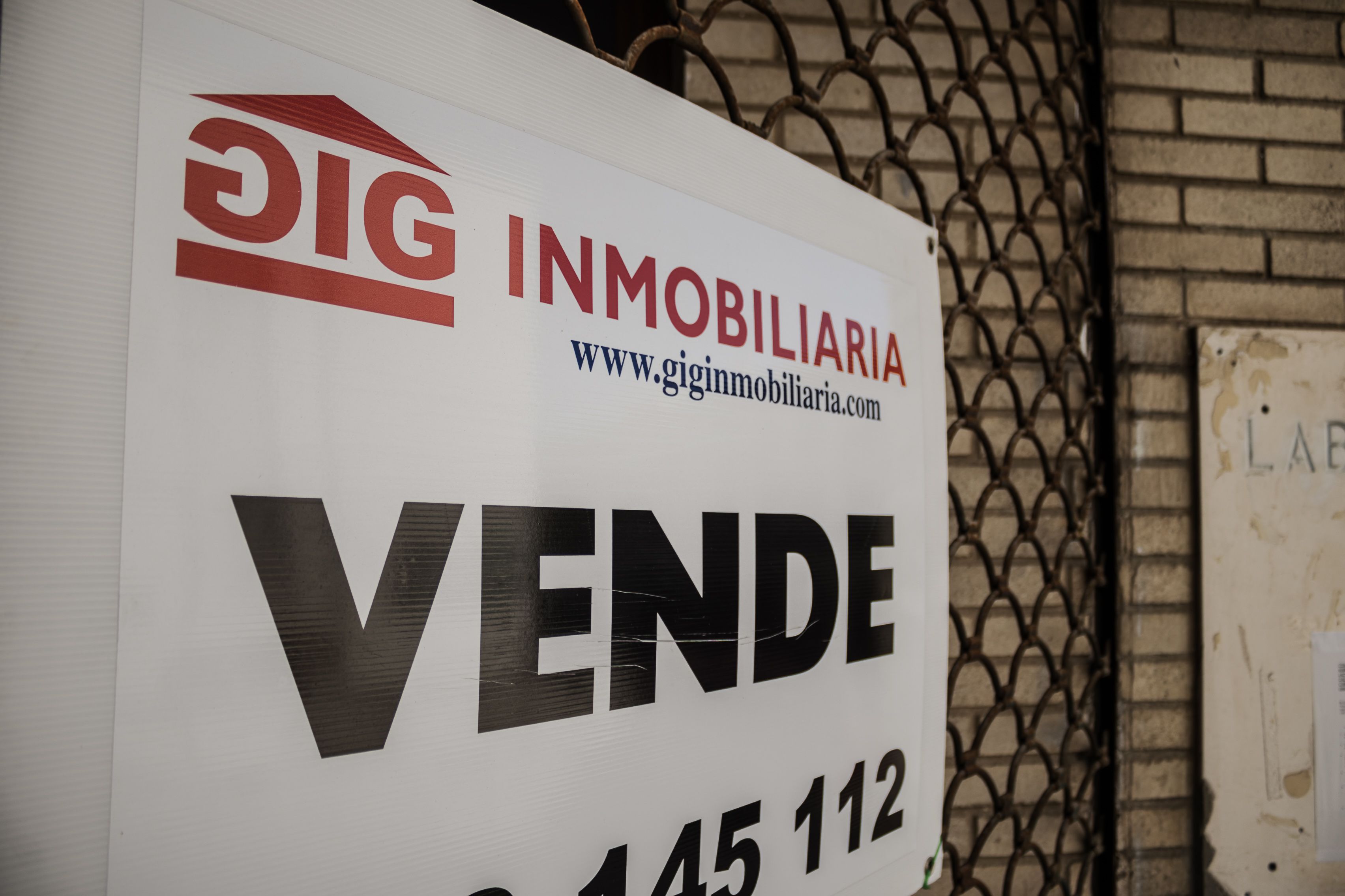 El trabajador andaluz cada vez tiene más difícil comprarse una vivienda.