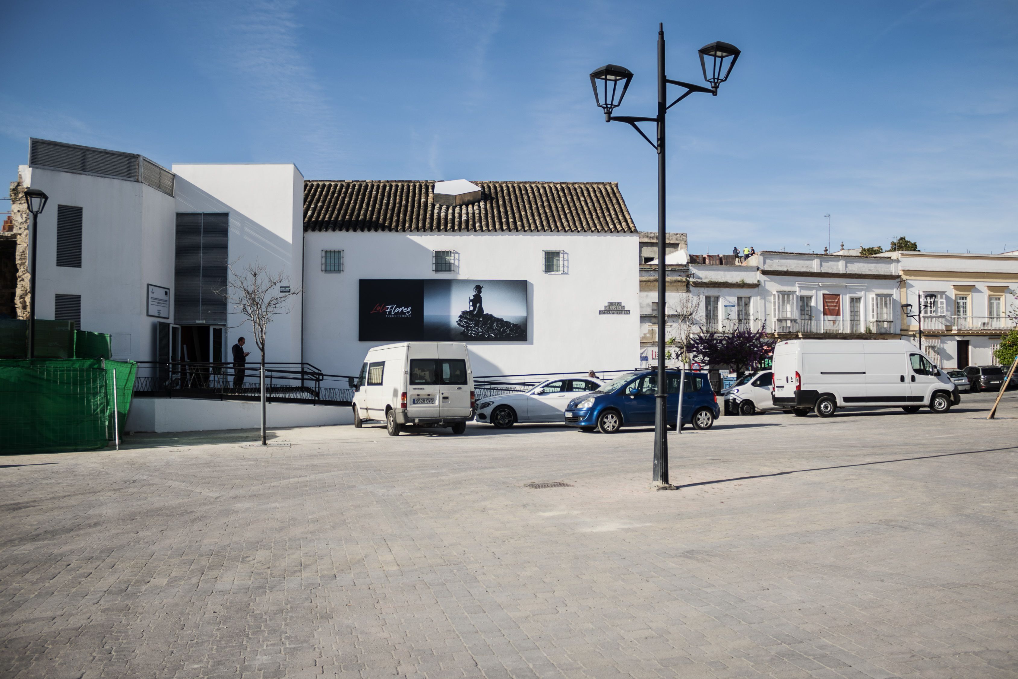 Trabajos de última hora, este martes, en la Nave del Aceite, sede del Centro Cultural Lola Flores en Jerez.