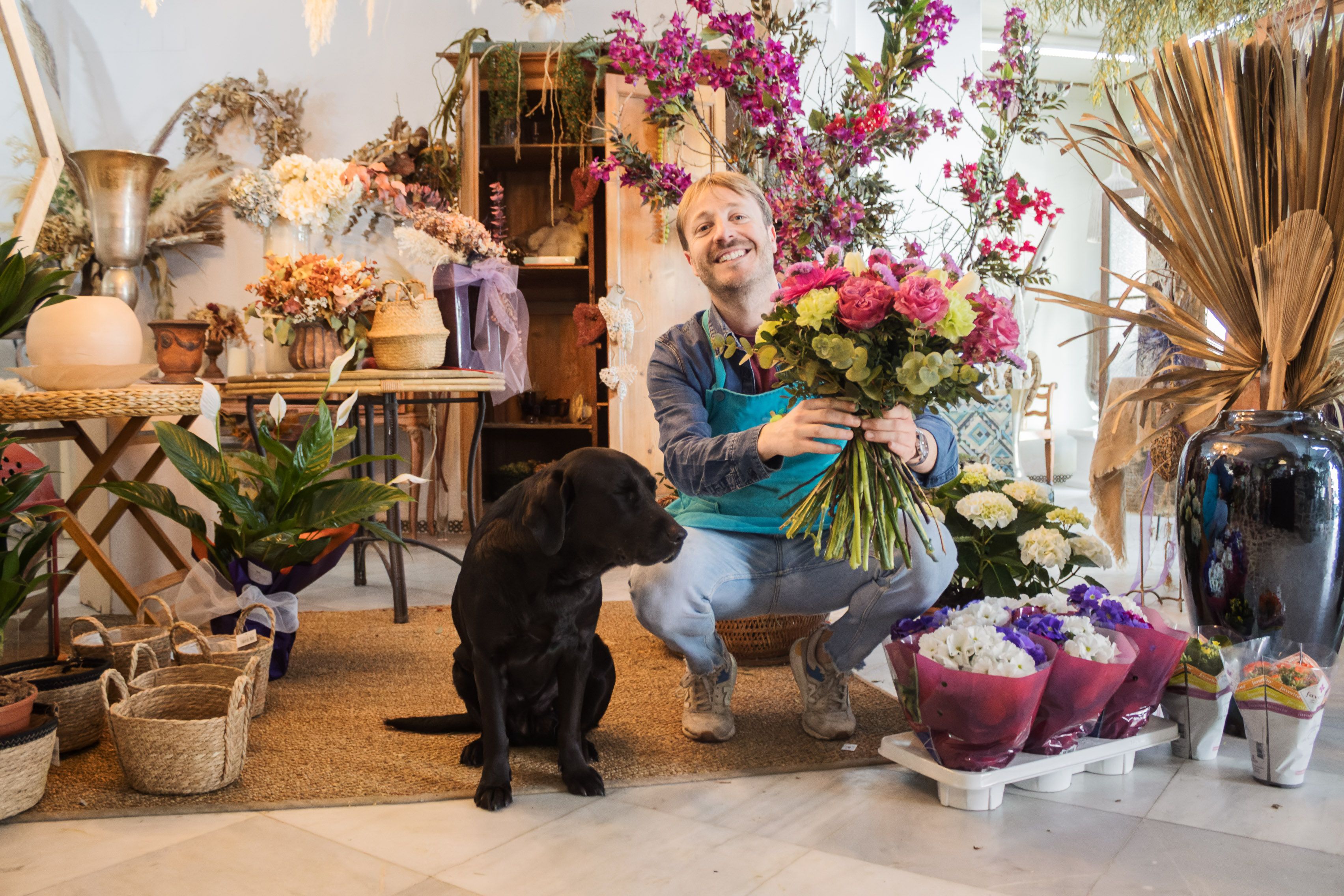 Francisco Javier Olmedo, dueño de la floristería Olmedo, en Jerez.