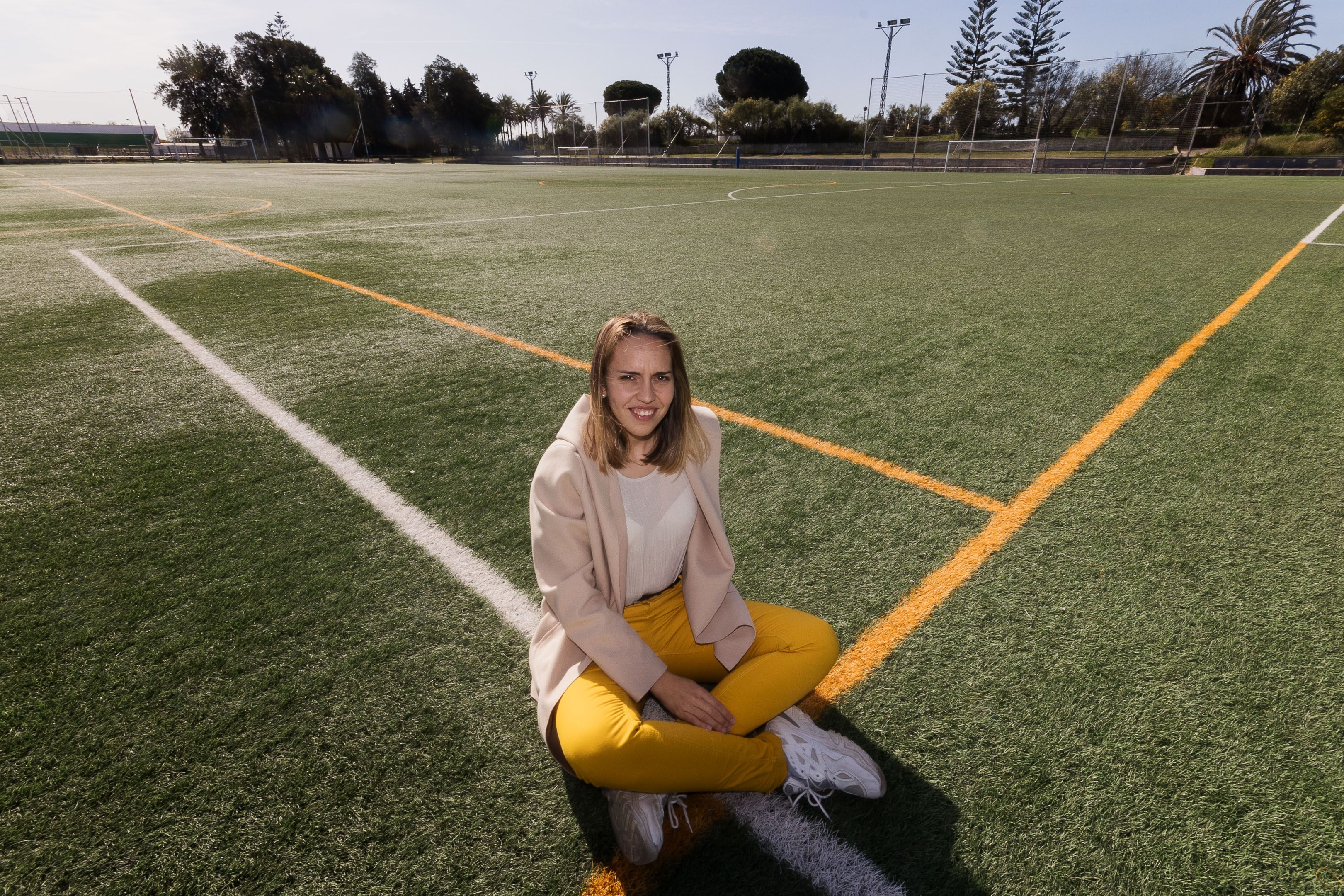 Andrea Zarzuela, la joven árbitra que se estrena en política en El Puerto.