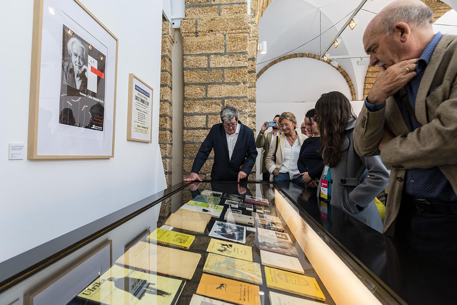La exposición 'Carlos Edmundo de Ory. La cabaña central' puede visitarse hasta el próximo 28 de abril en el Claustro de Exposiciones del Palacio de Diputación de Cádiz