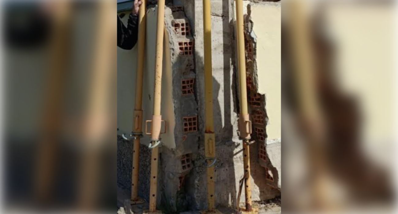 Estado de la fachada principal del CEIP Guadalete de El Torno.