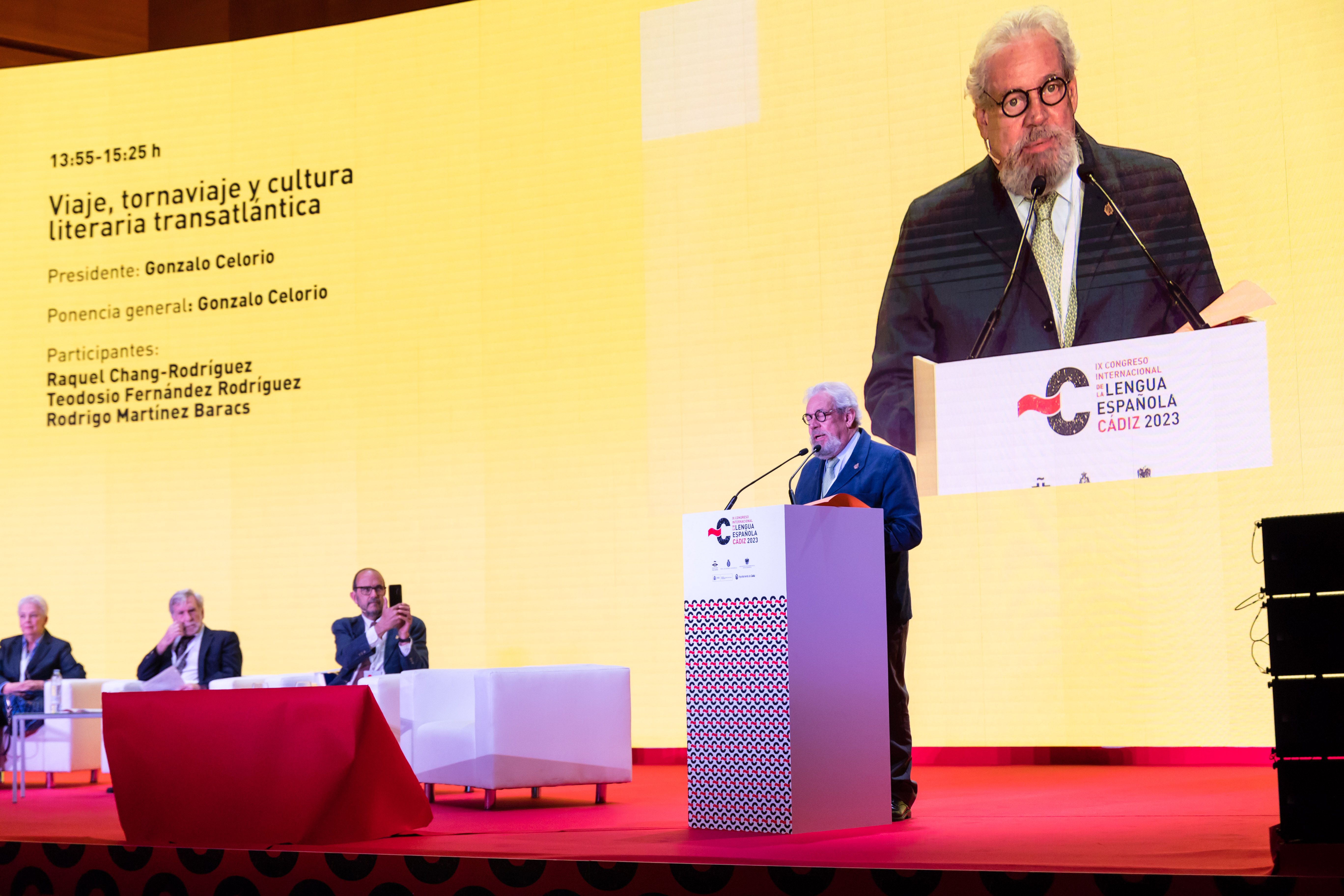 Un momento de la sesión plenaria 'Viaje, tornaviaje y cultura literaria transatlántica', este pasado martes en la segunda jornada del Congreso de la Lengua en Cádiz.