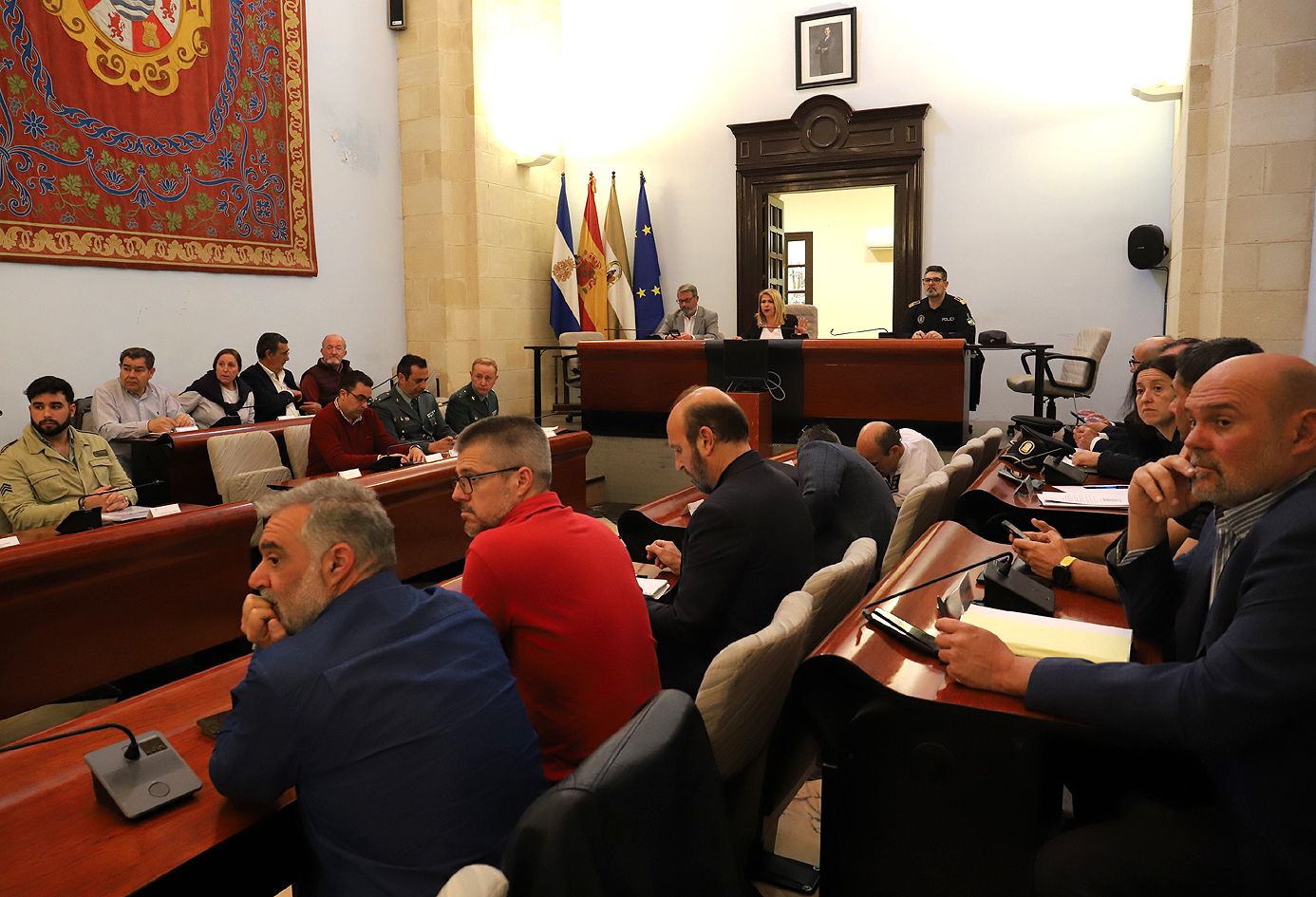 La Junta Local Seguridad reunida en el salón de plenos del Ayuntamiento.