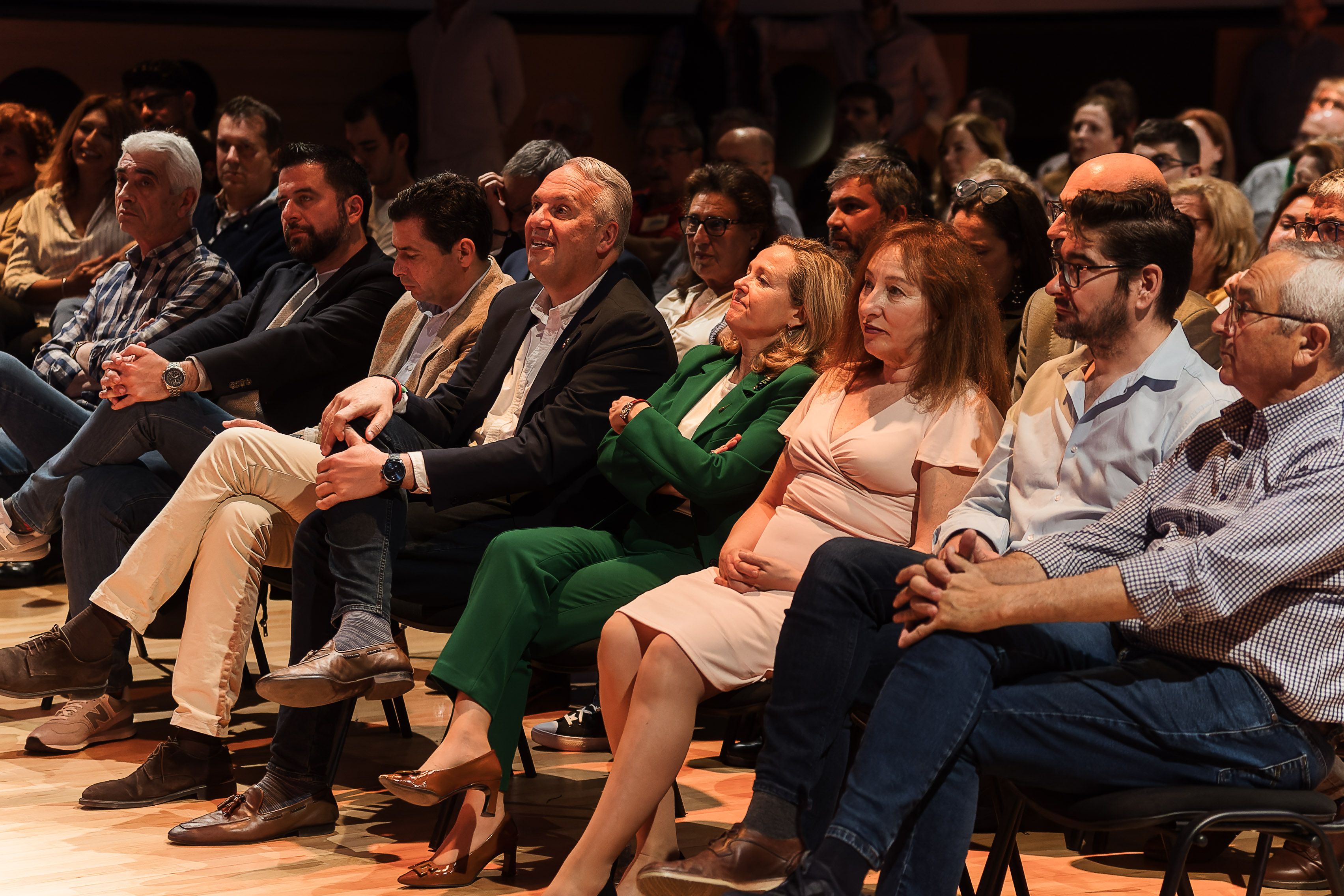 En el centro de la imagen, Juan Carlos Ruiz Boix junto a Nadia Calviño, en la presentación de la candidatura del PSOE de Jerez, en mayo pasado.