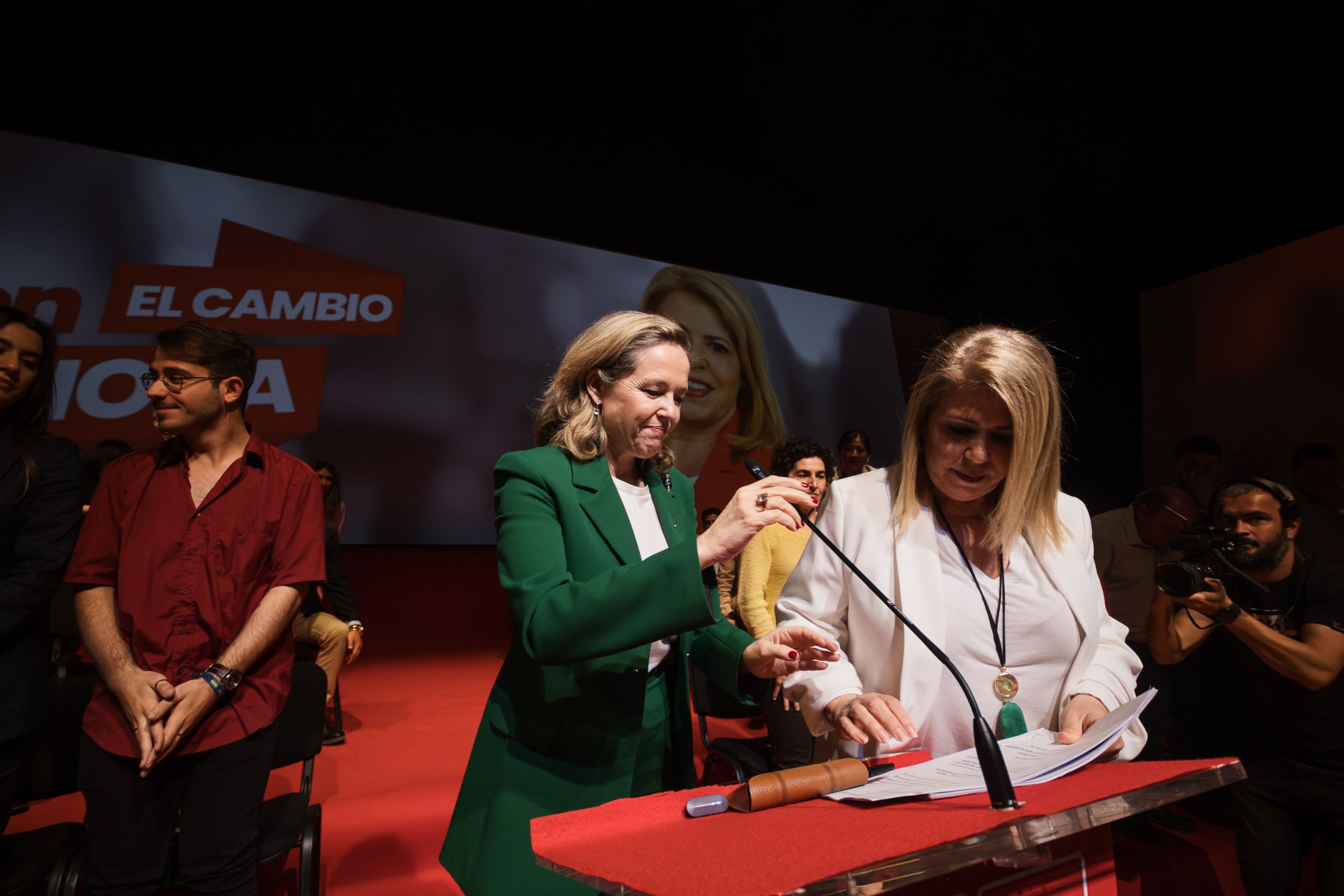 Mamen Sánchez y Calviño en la presentación de la candidatura en Jerez.
