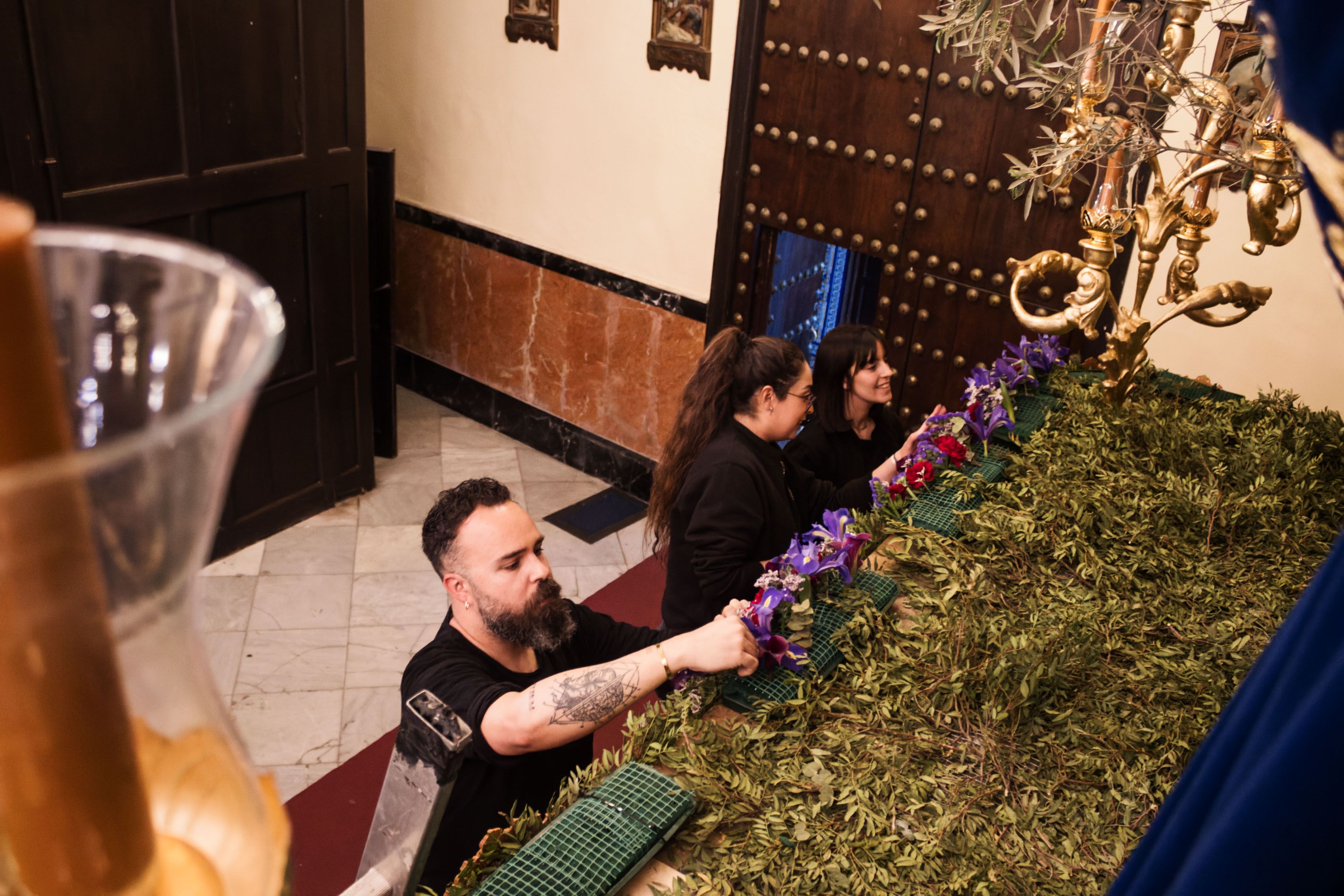 Colocación de flores. 