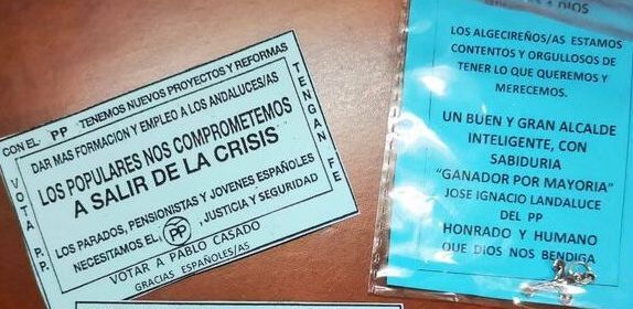 Propaganda electoral repartida en Algeciras antes del inicio de la campaña electoral.