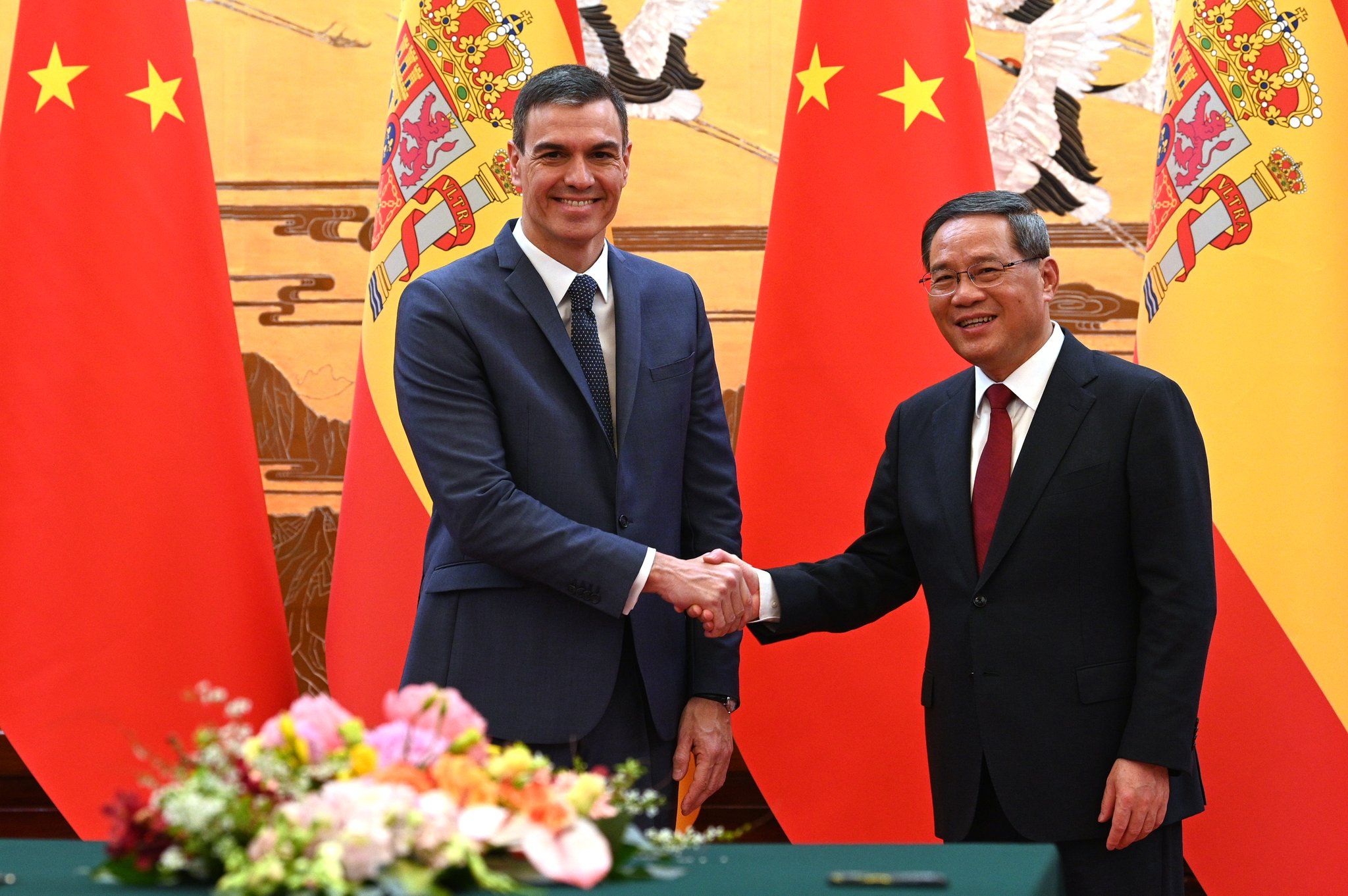 Pedro Sánchez ya busca en Pekín "relanzar las relaciones comerciales y culturales" con China.
