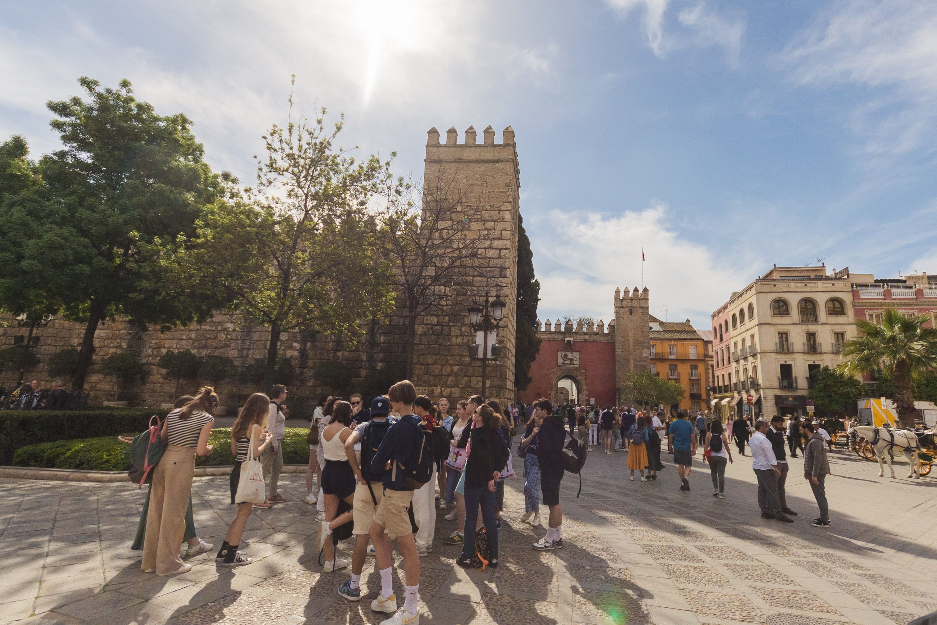 Una imagen de un grupo de turistas en pleno centro de Sevilla.