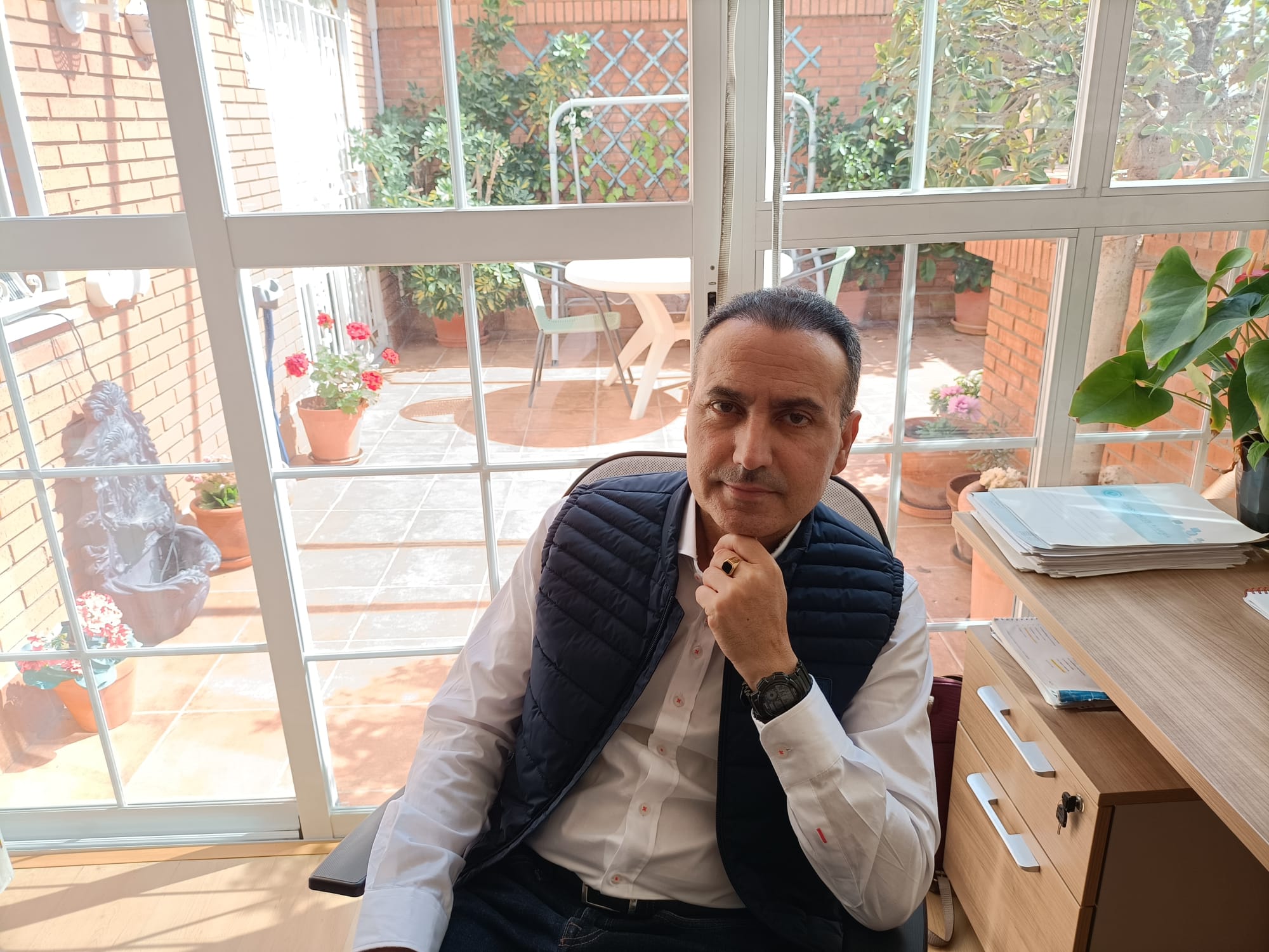 Fernando Martínez López, en su casa de Almería.