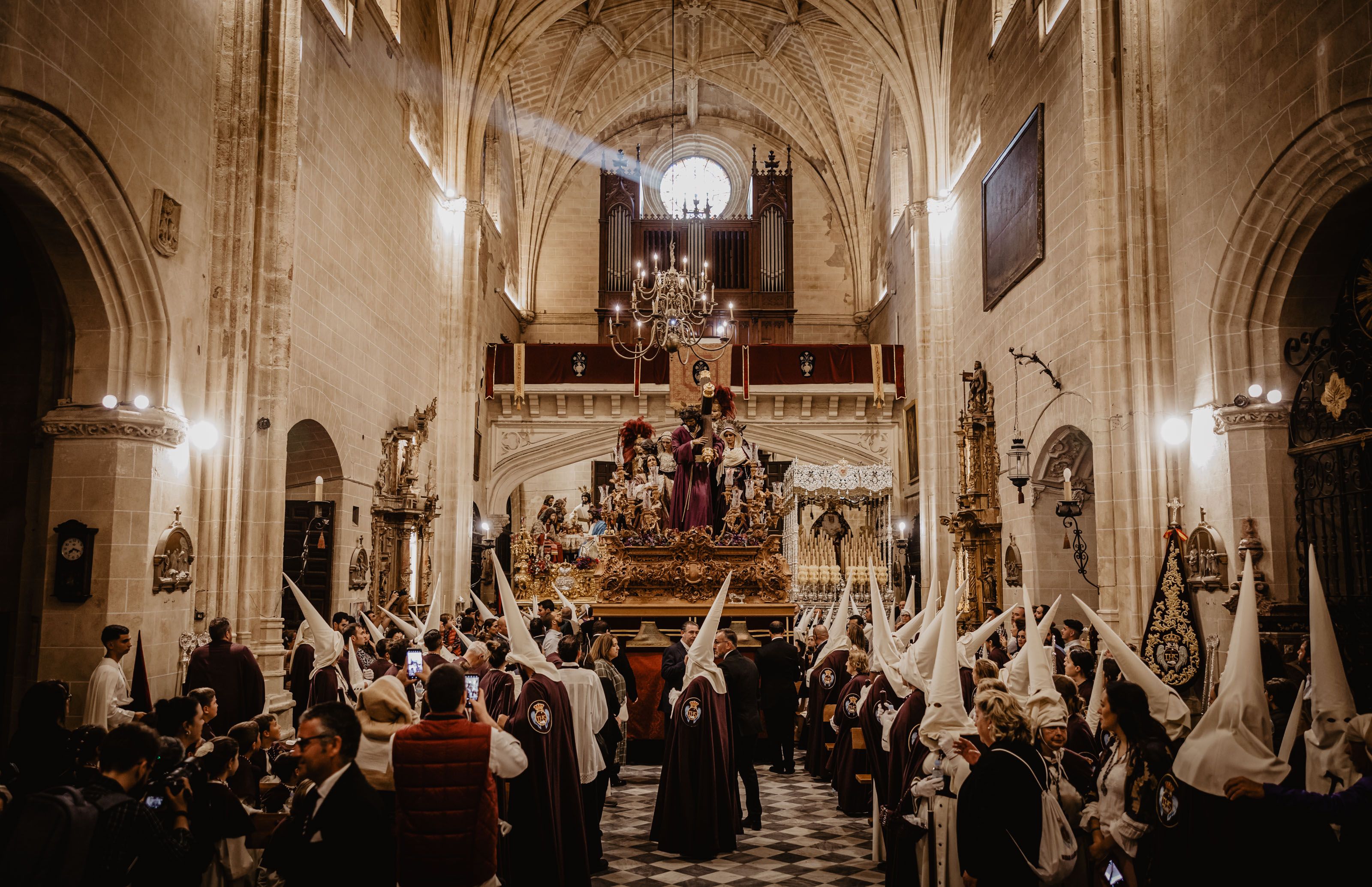 Desde dentro de San Marcos: La Entrega regala otor momento para la historia de la Semana Santa de Jerez