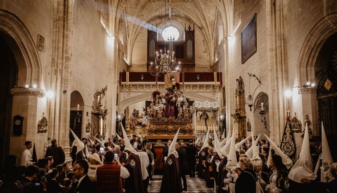 Desde dentro de San Marcos: La Entrega regala otor momento para la historia de la Semana Santa de Jerez