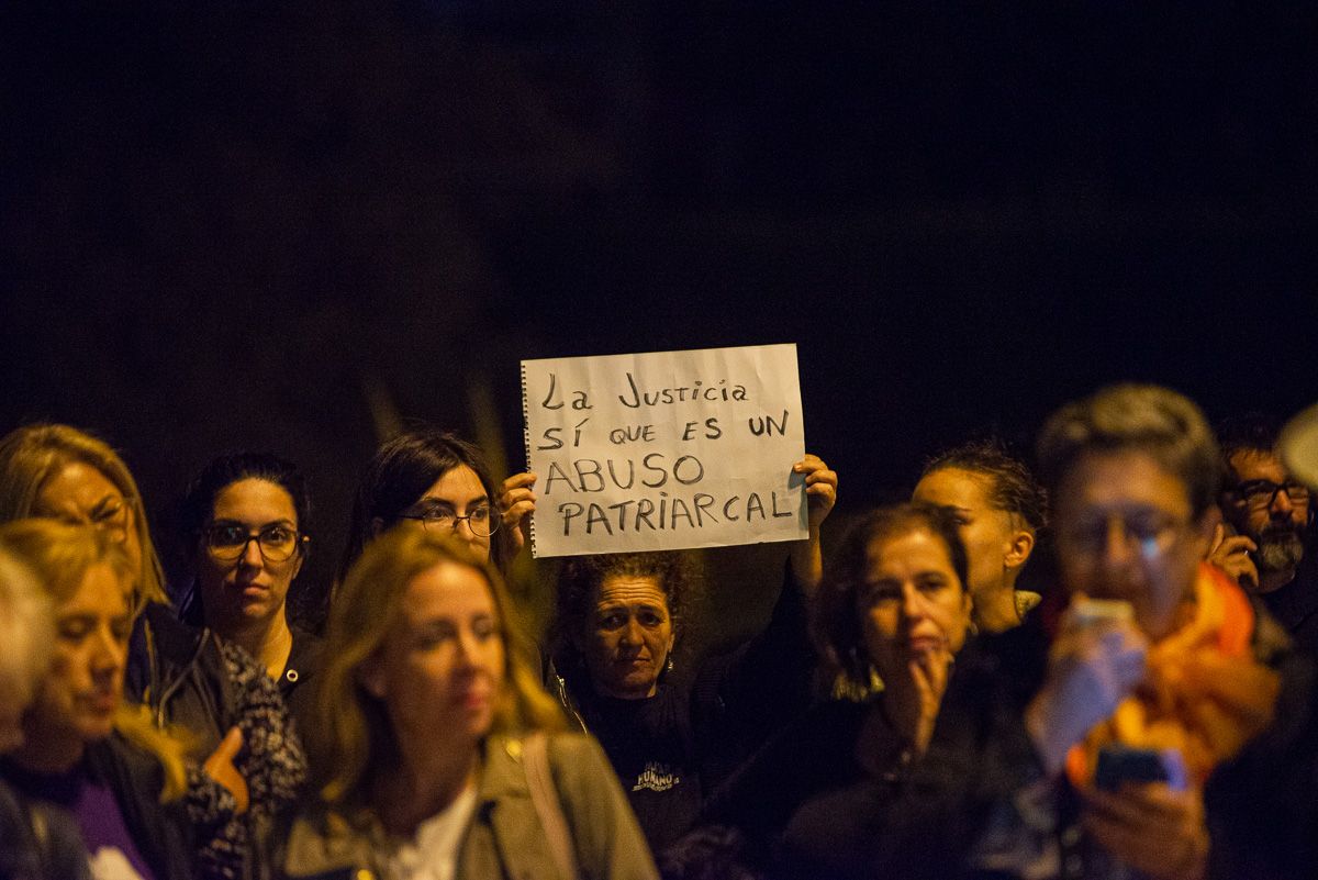 Concentración contra la sentencia por la 'Manada de Manresa'. FOTO: MANU GARCÍA