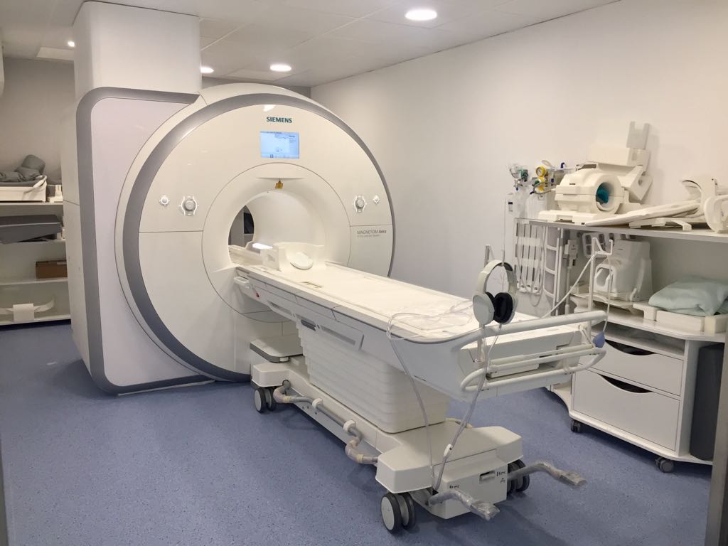 nuevo equipamiento de resonancia magnética en el Hospital Comarcal de la Axarquía, en Nerja, en una imagen de archivo.