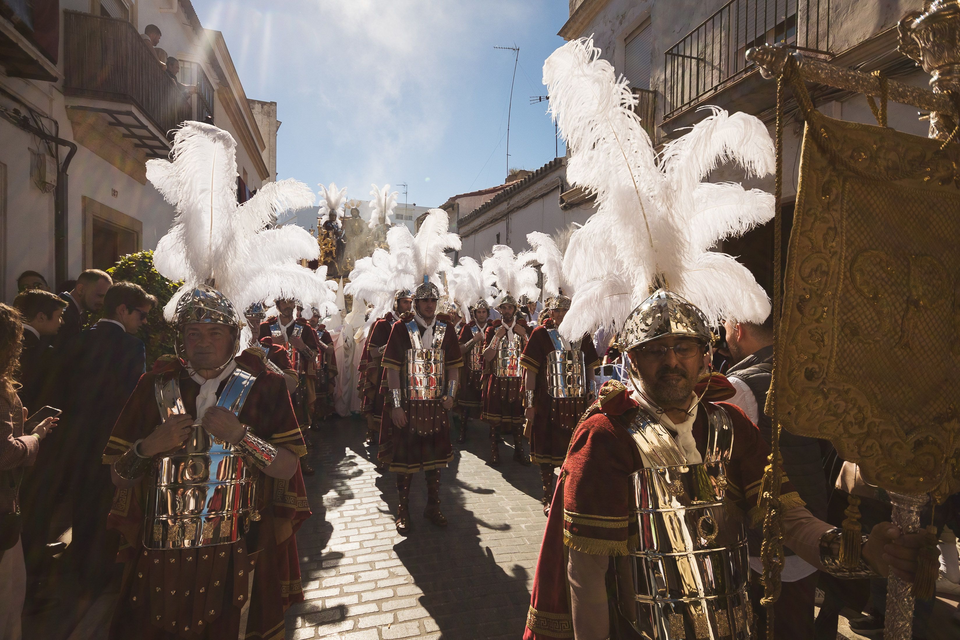 Así es el Domingo de Ramos en Jerez. La escuadra romana que estrenó en 2023 la Hermandad de el Transporte.